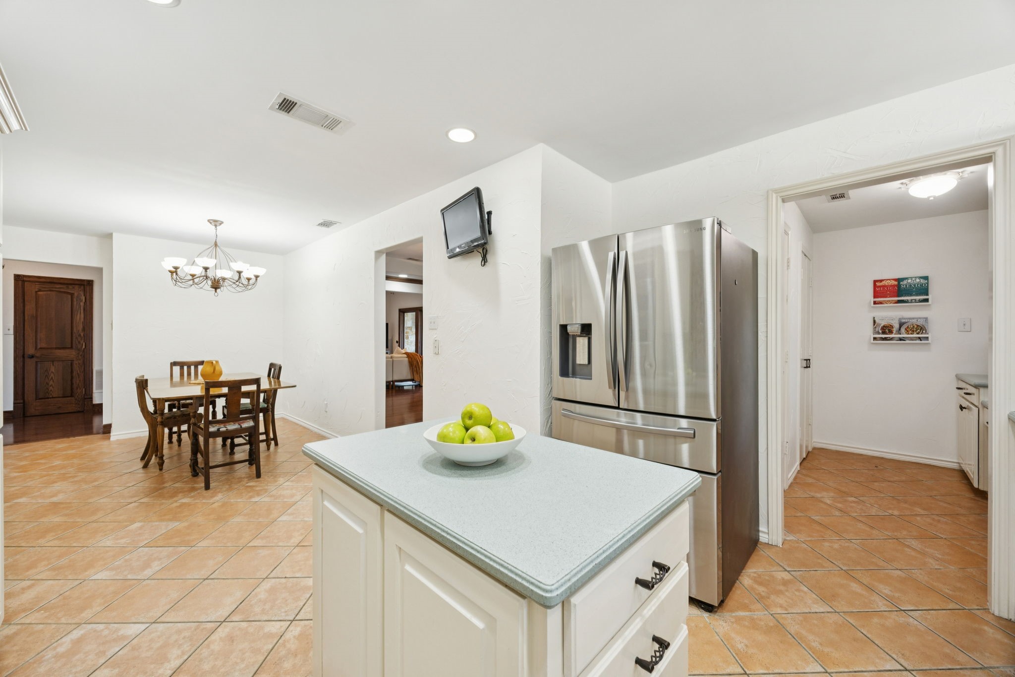 410 Glencrest Circle