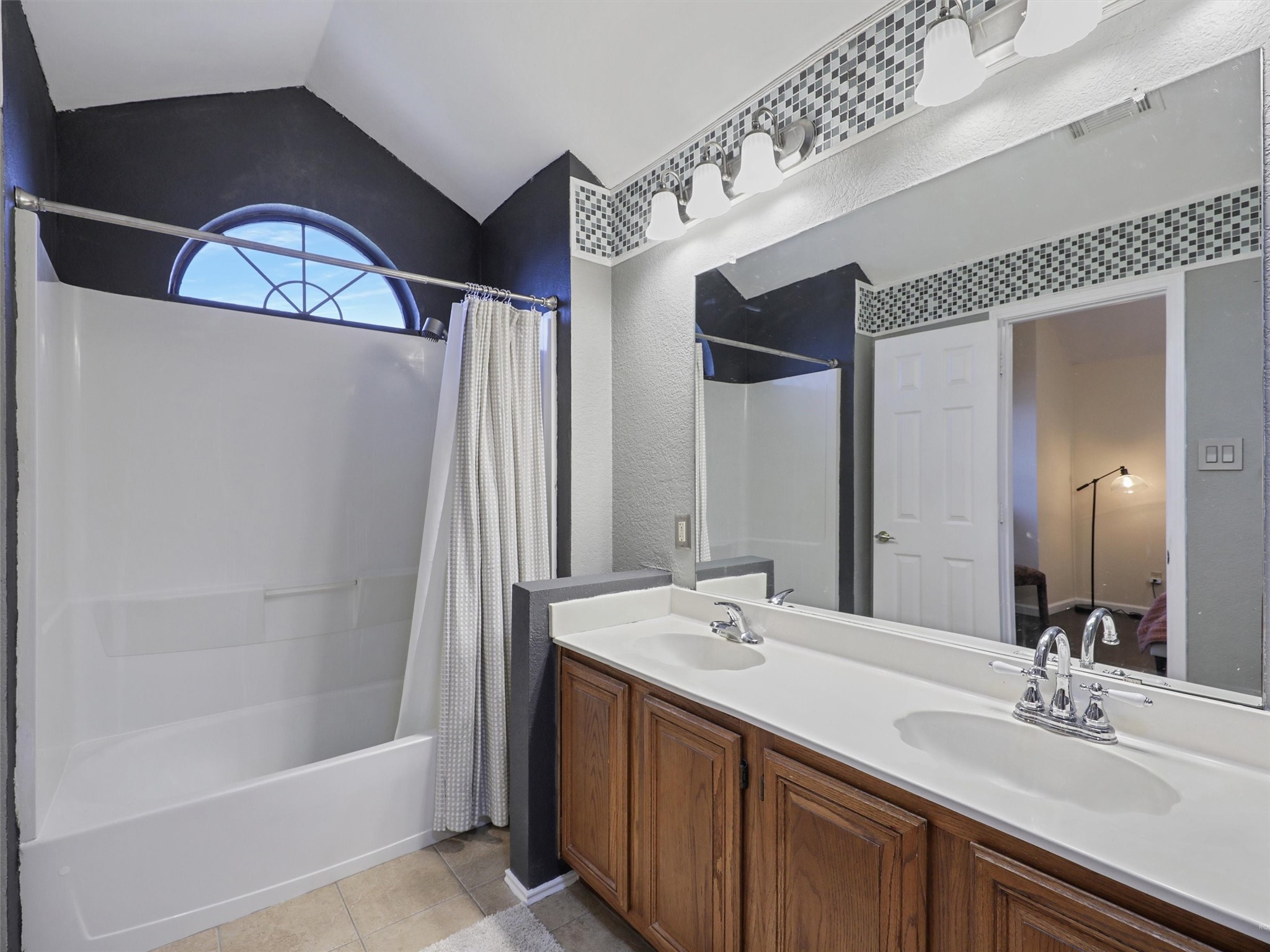 2529 High Pointe Boulevard