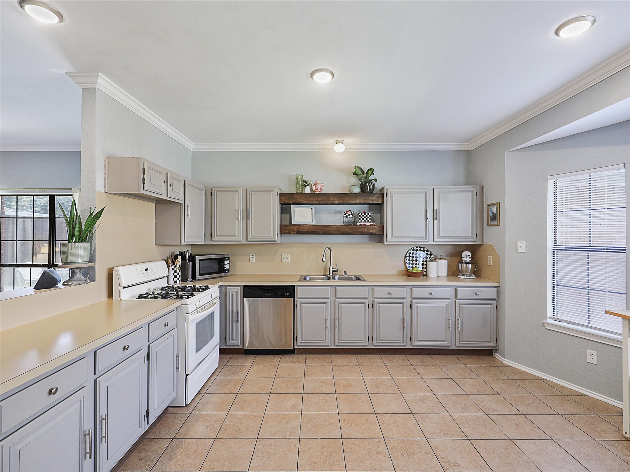 2529 High Pointe Boulevard