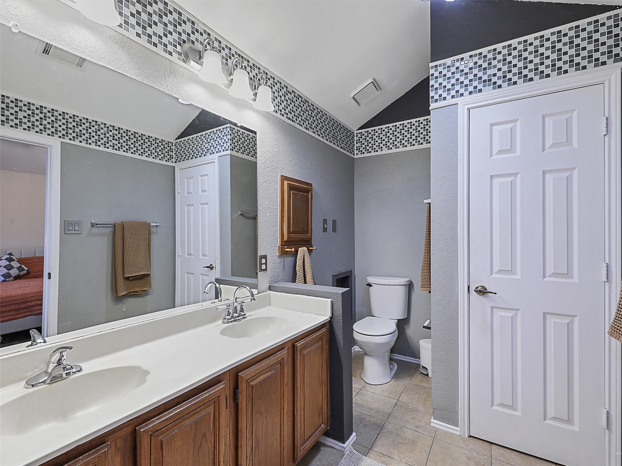 2529 High Pointe Boulevard