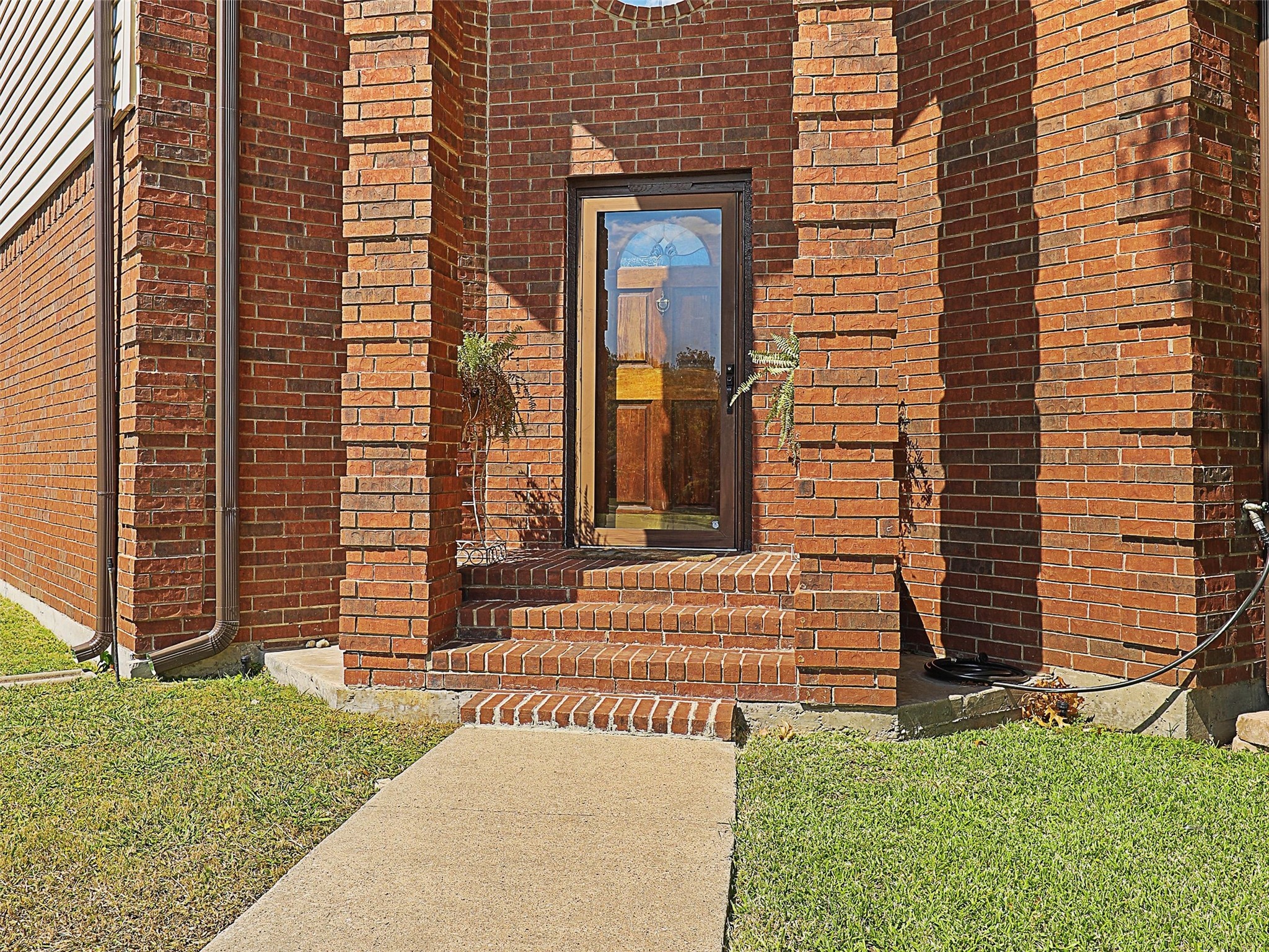 2529 High Pointe Boulevard