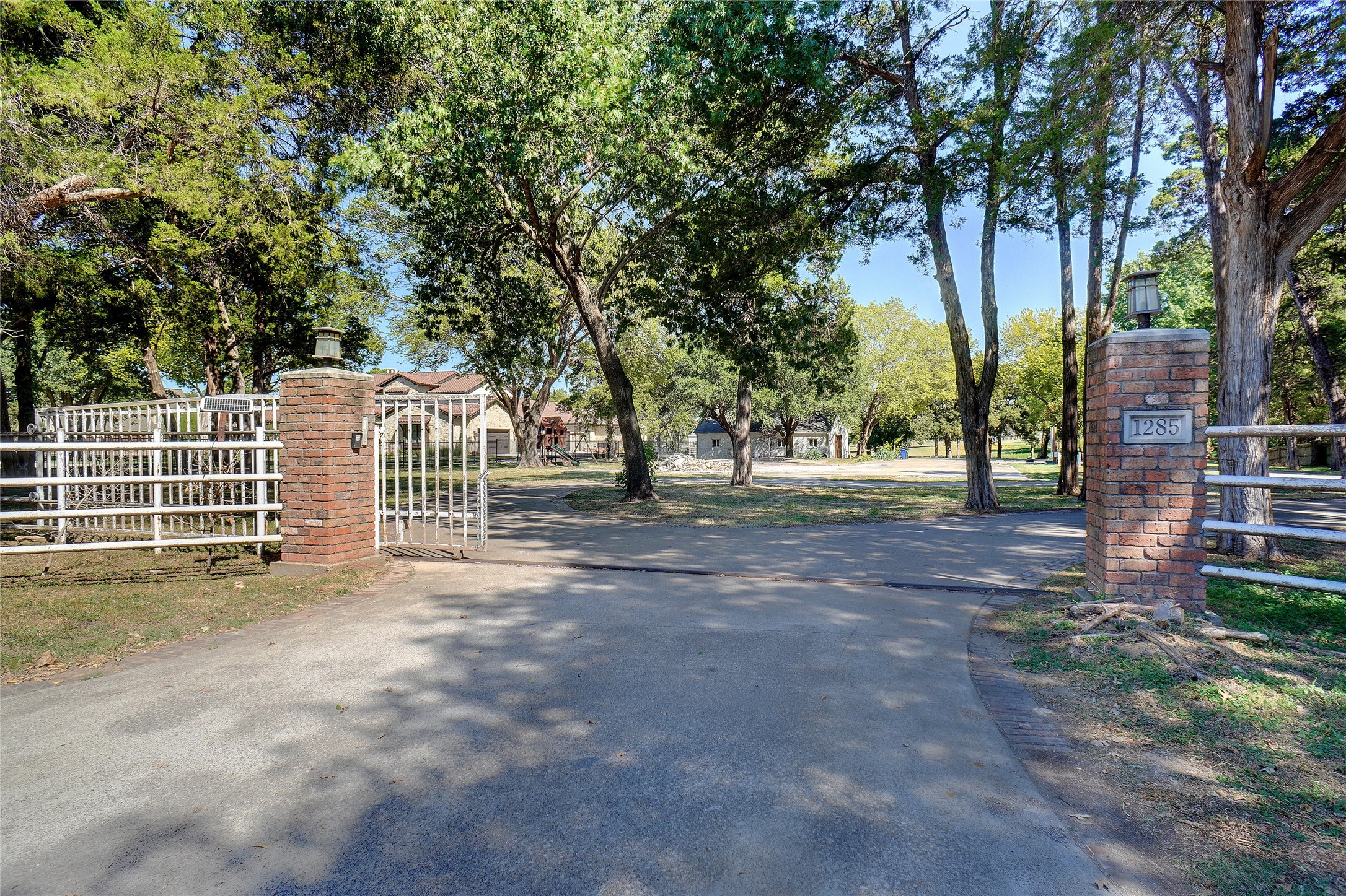 1285 Shady Oaks Drive