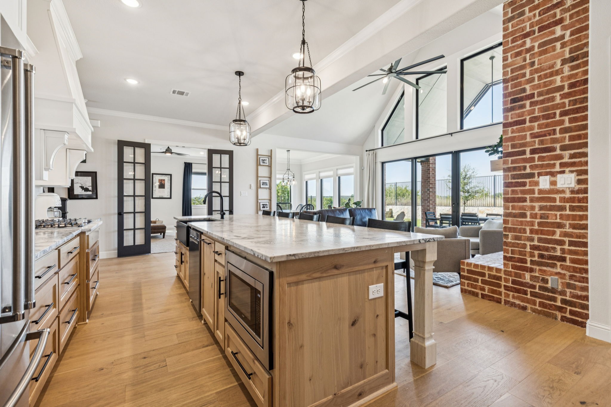 933 Highlands Avenue