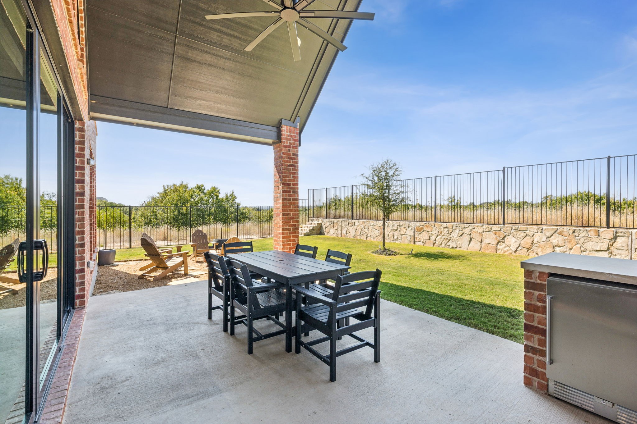 933 Highlands Avenue