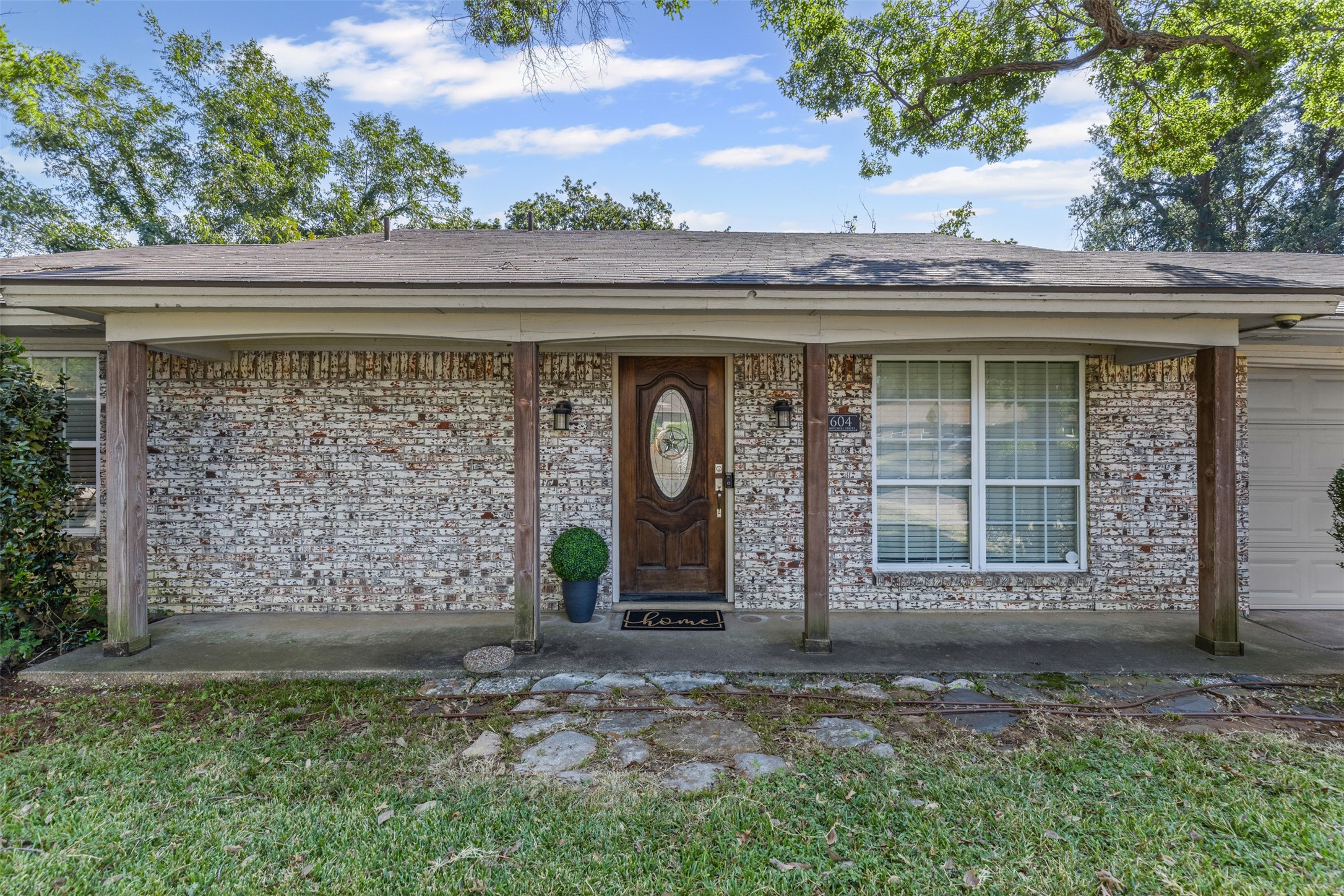 604 E Mitchell Street