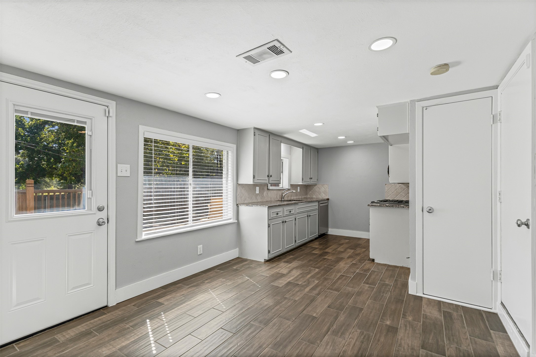 604 E Mitchell Street