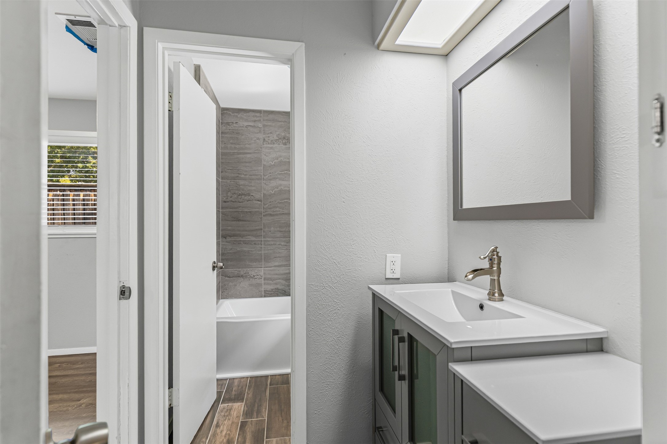 604 E Mitchell Street