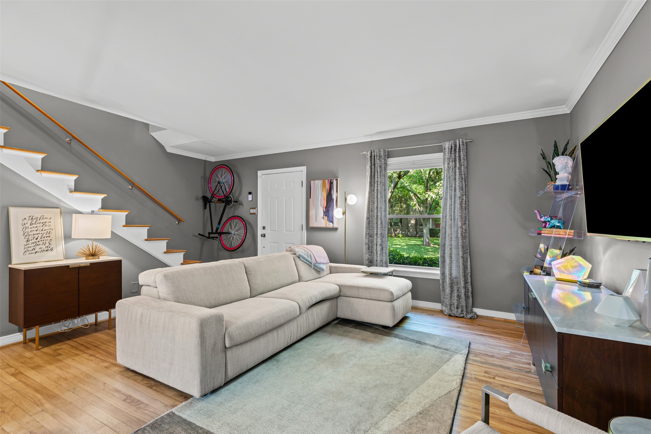 6410 Bordeaux Avenue