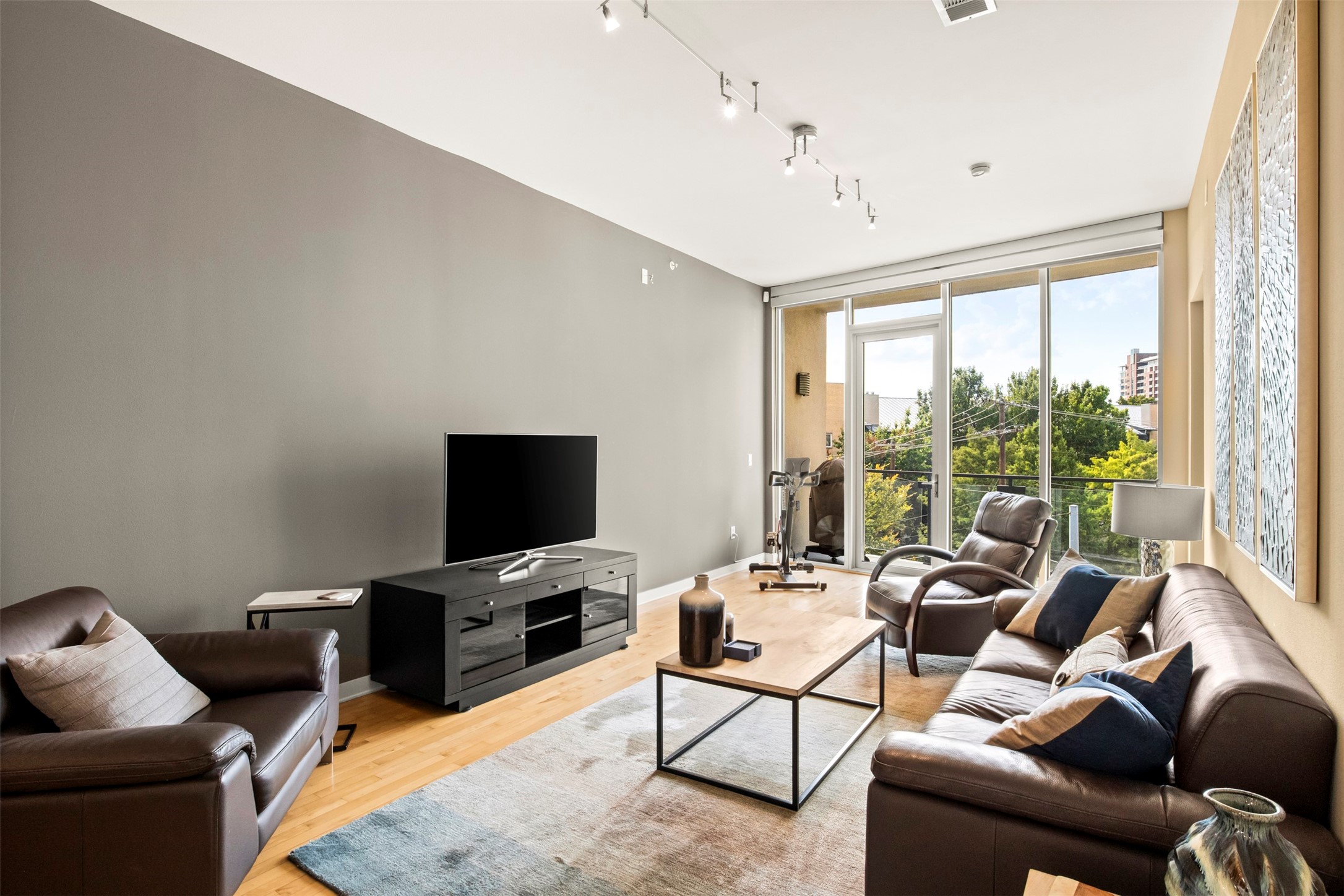 2950 Mckinney Avenue 412