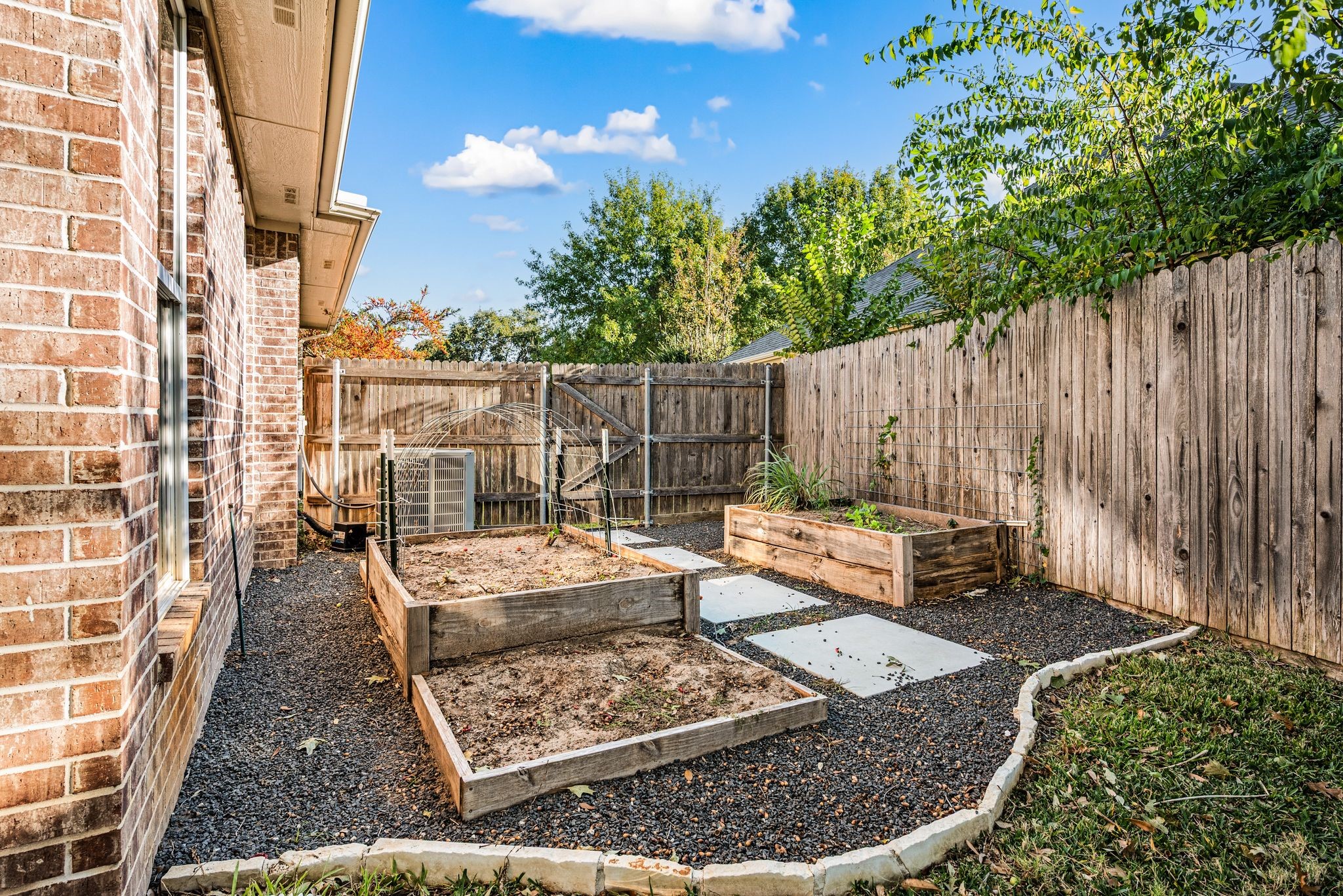 107 Greenhill Trail S