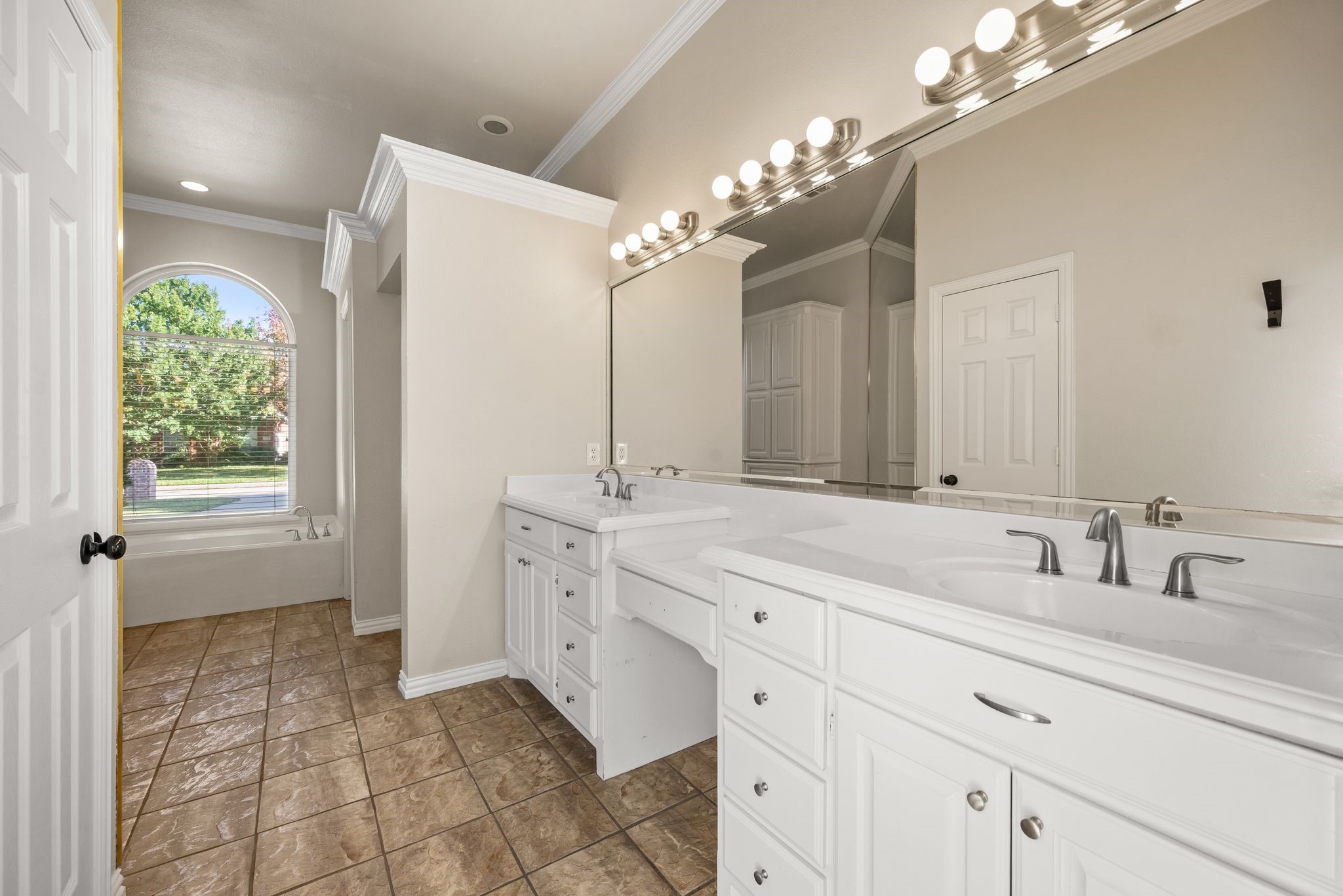 107 Greenhill Trail S