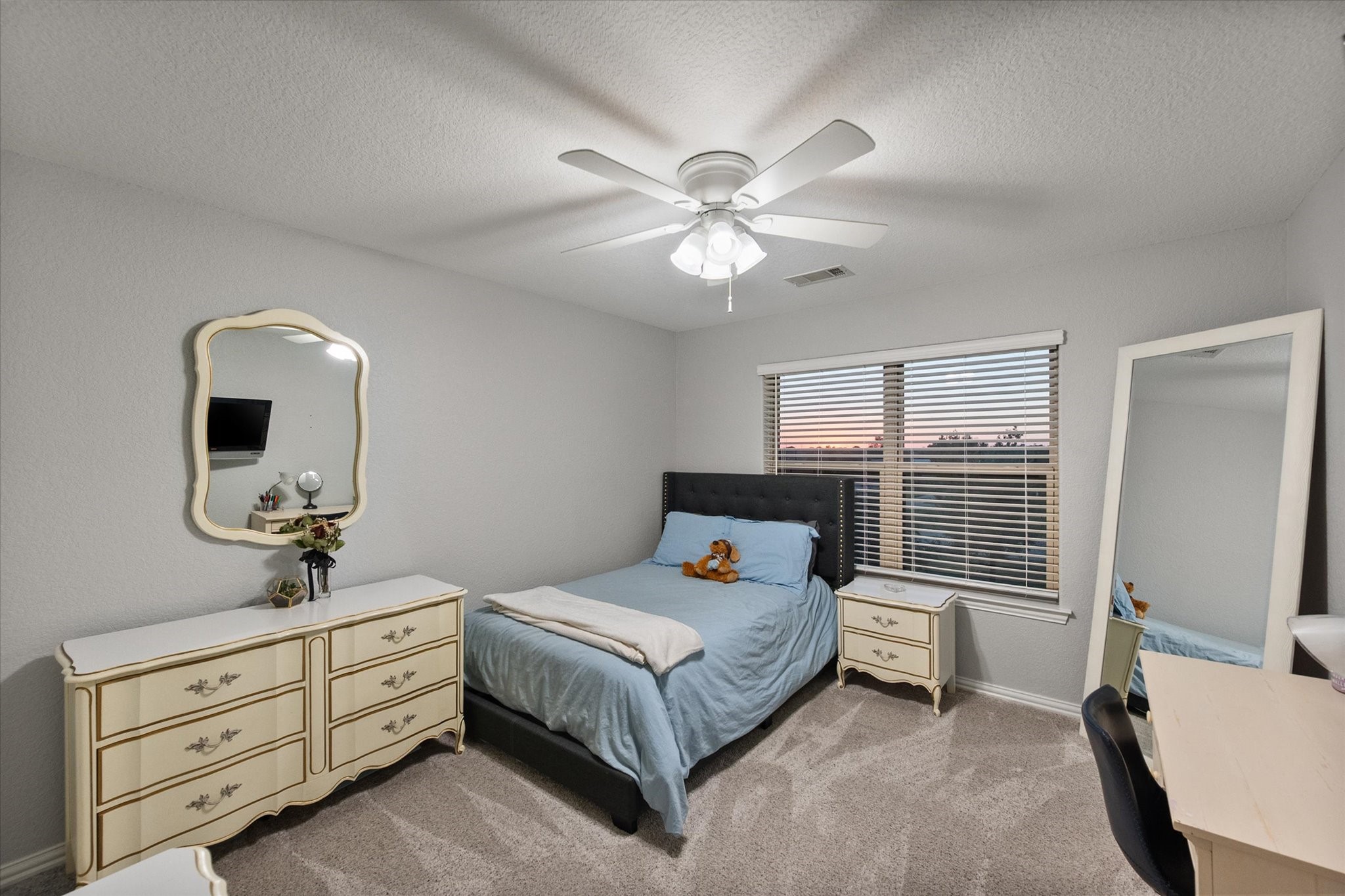 5716 Pinnacle Circle