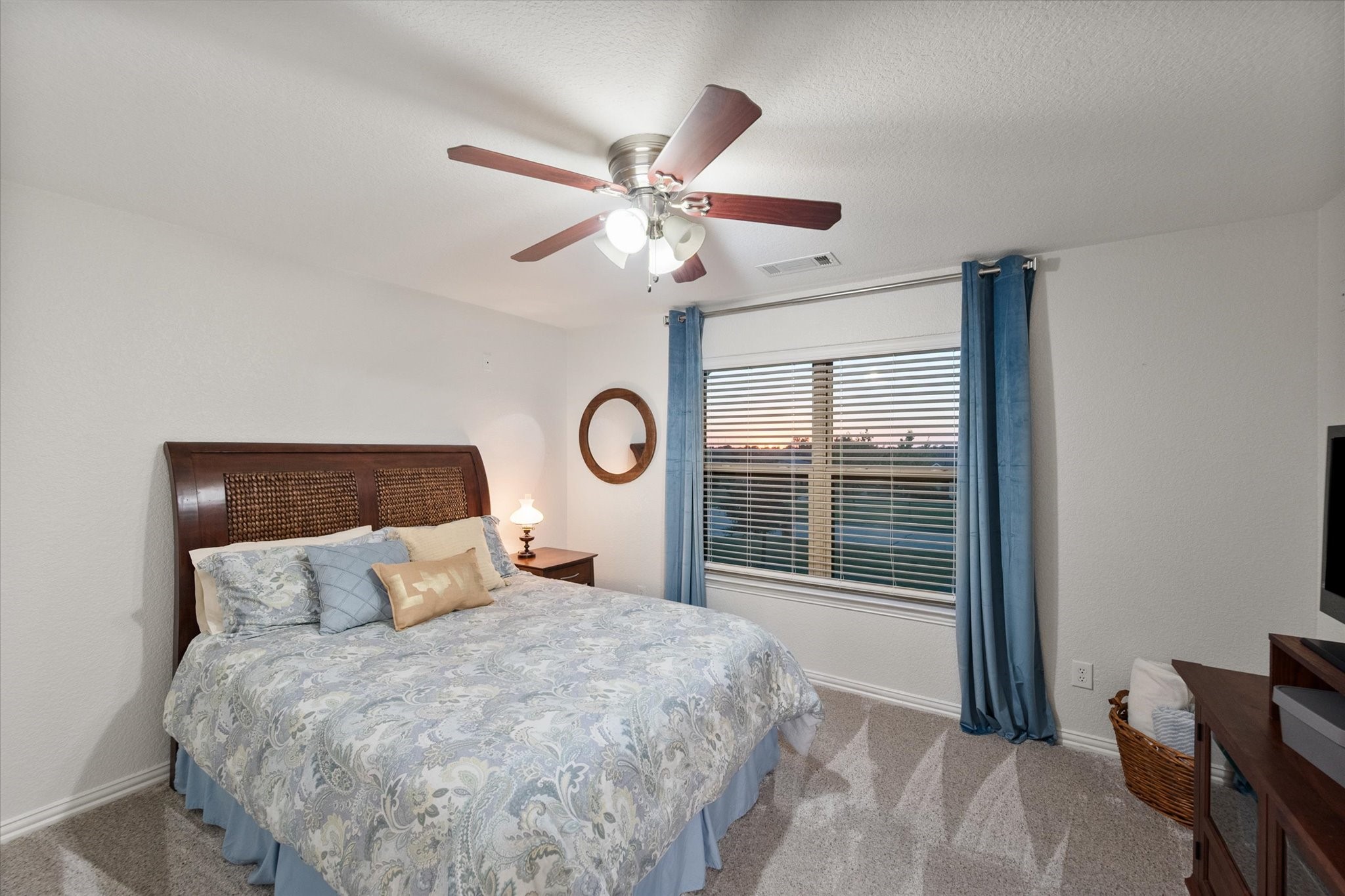 5716 Pinnacle Circle