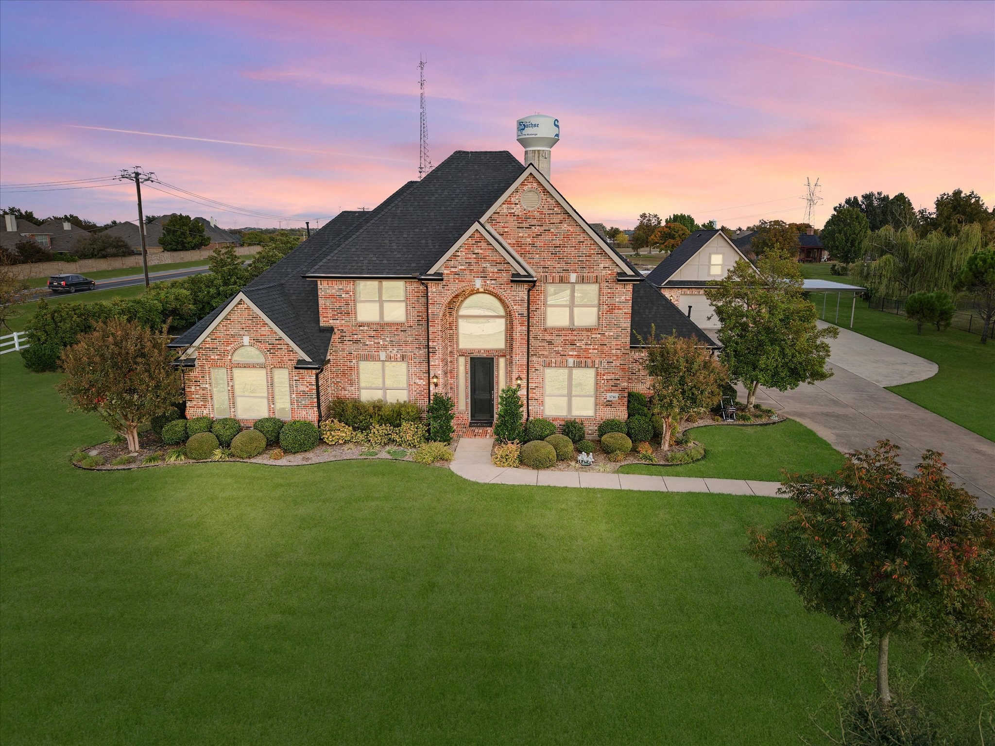 5716 Pinnacle Circle