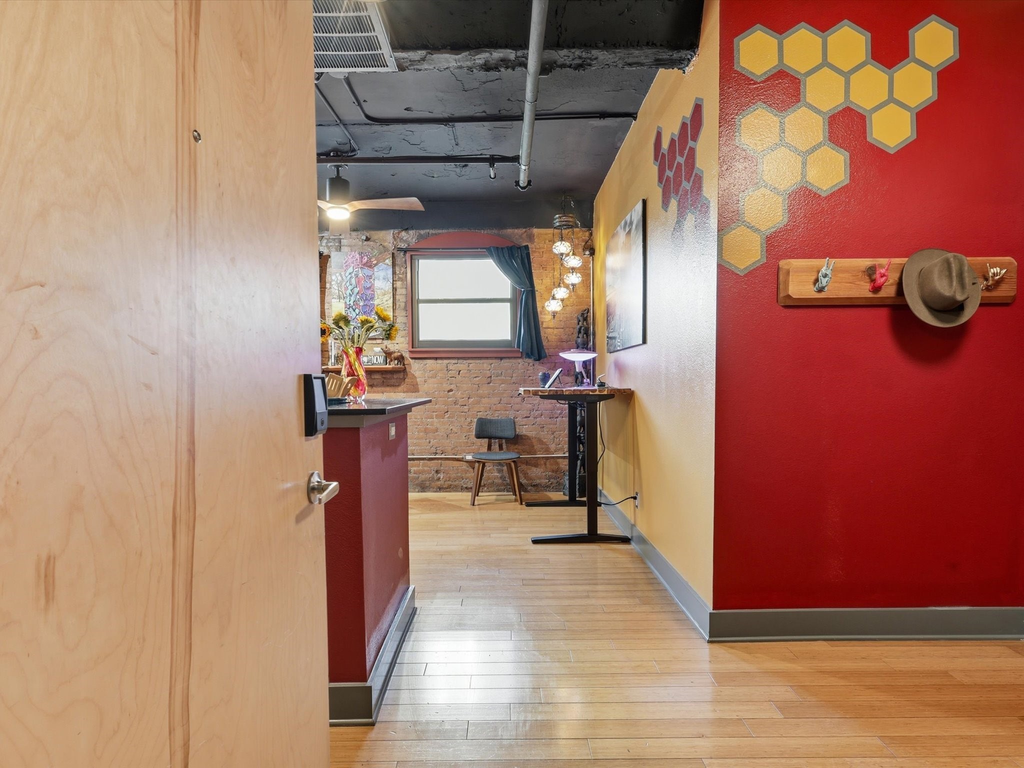 910 Houston Street 305