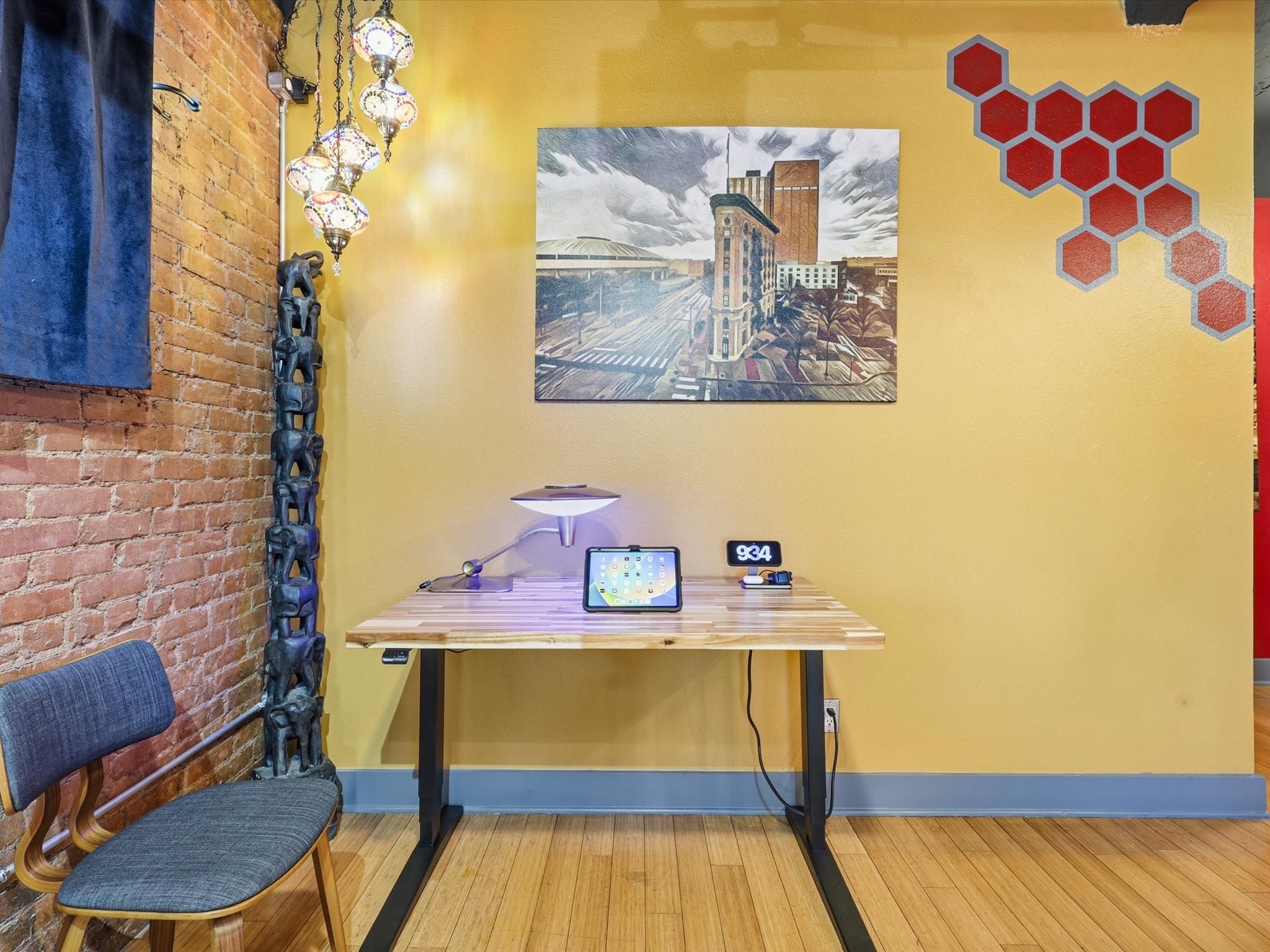 910 Houston Street 305