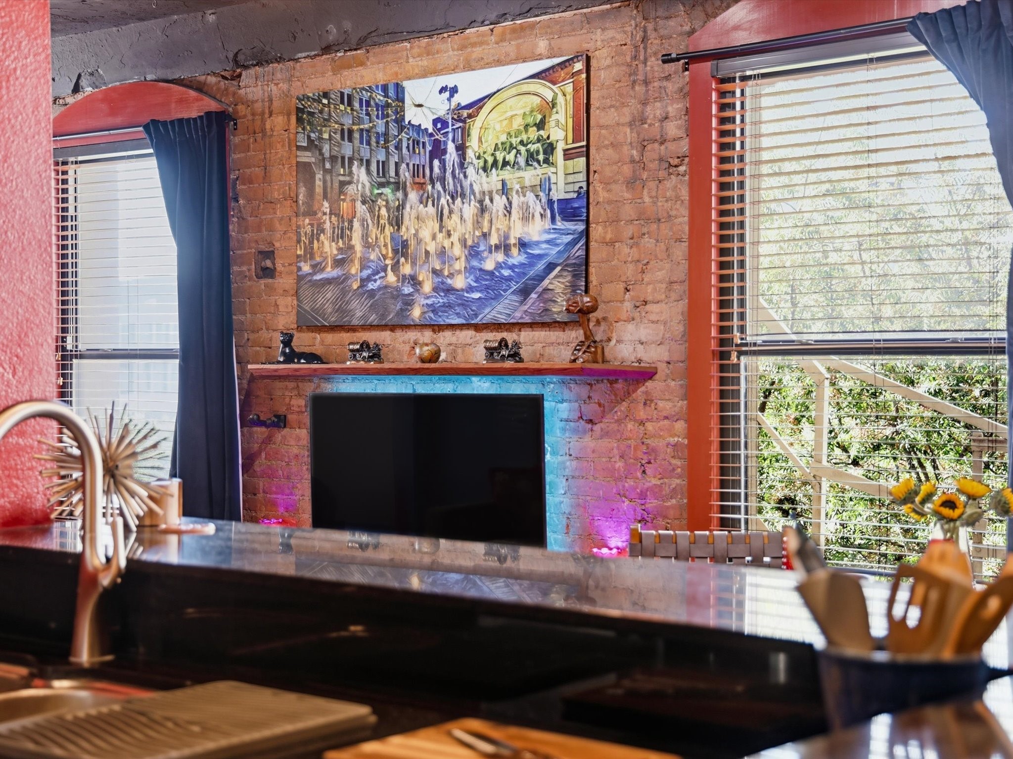 910 Houston Street 305