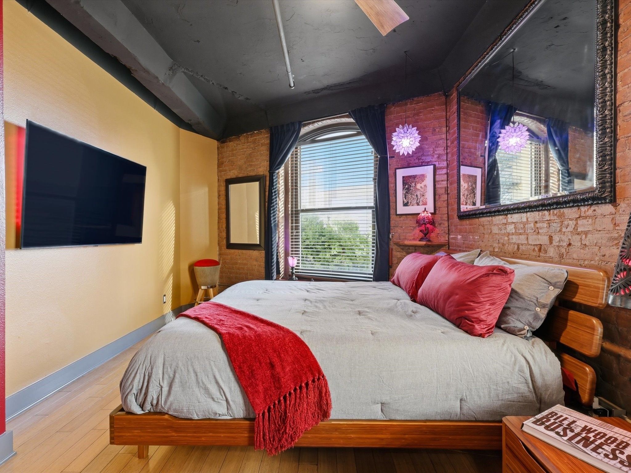 910 Houston Street 305