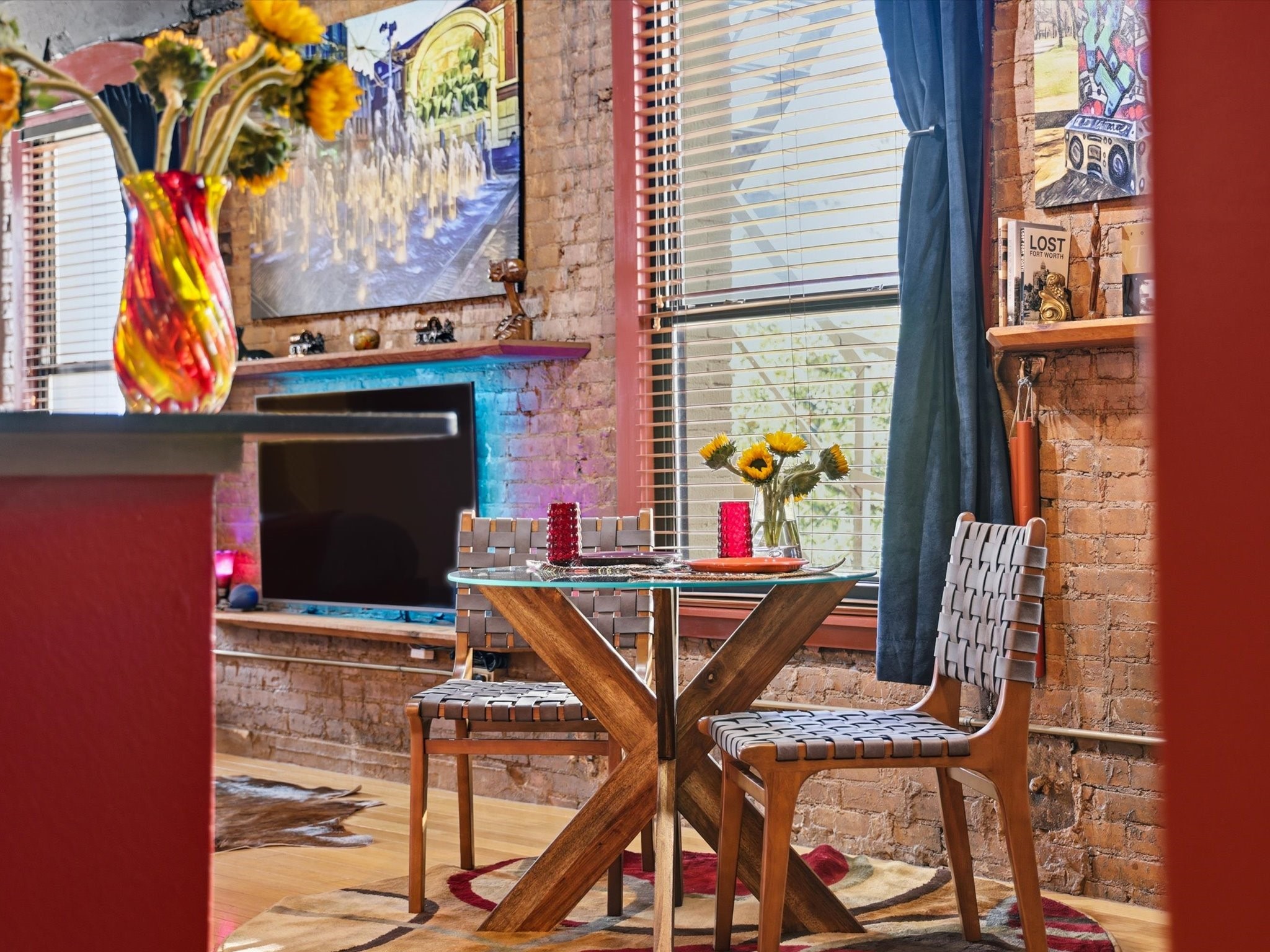 910 Houston Street 305