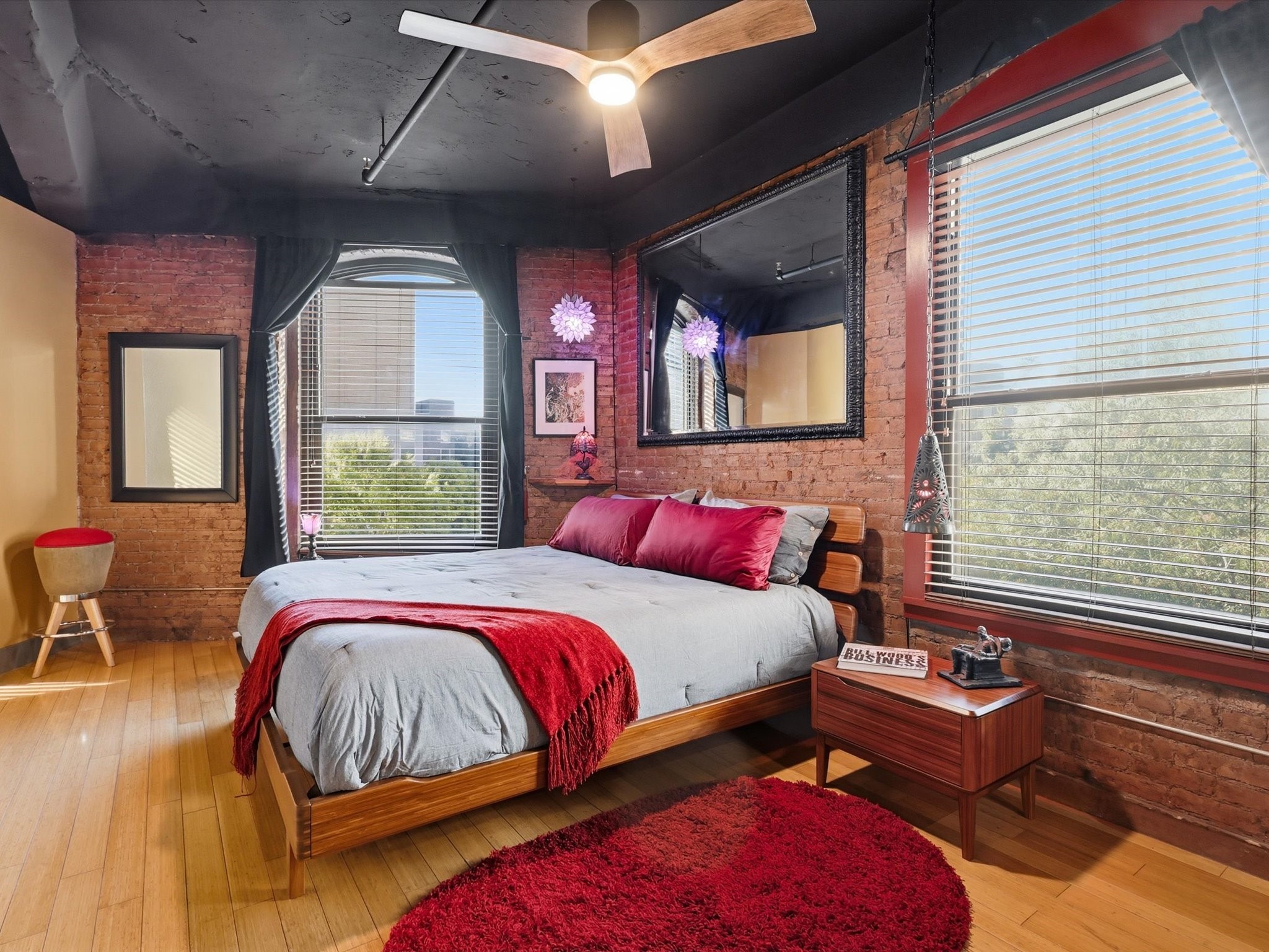 910 Houston Street 305