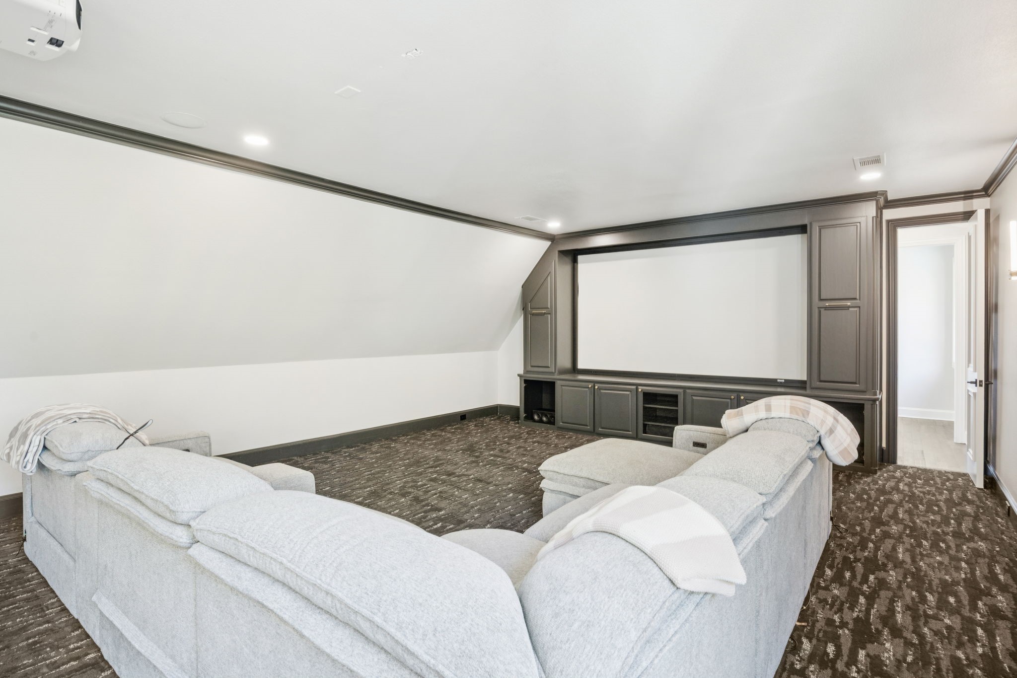 1100 La Paloma Court