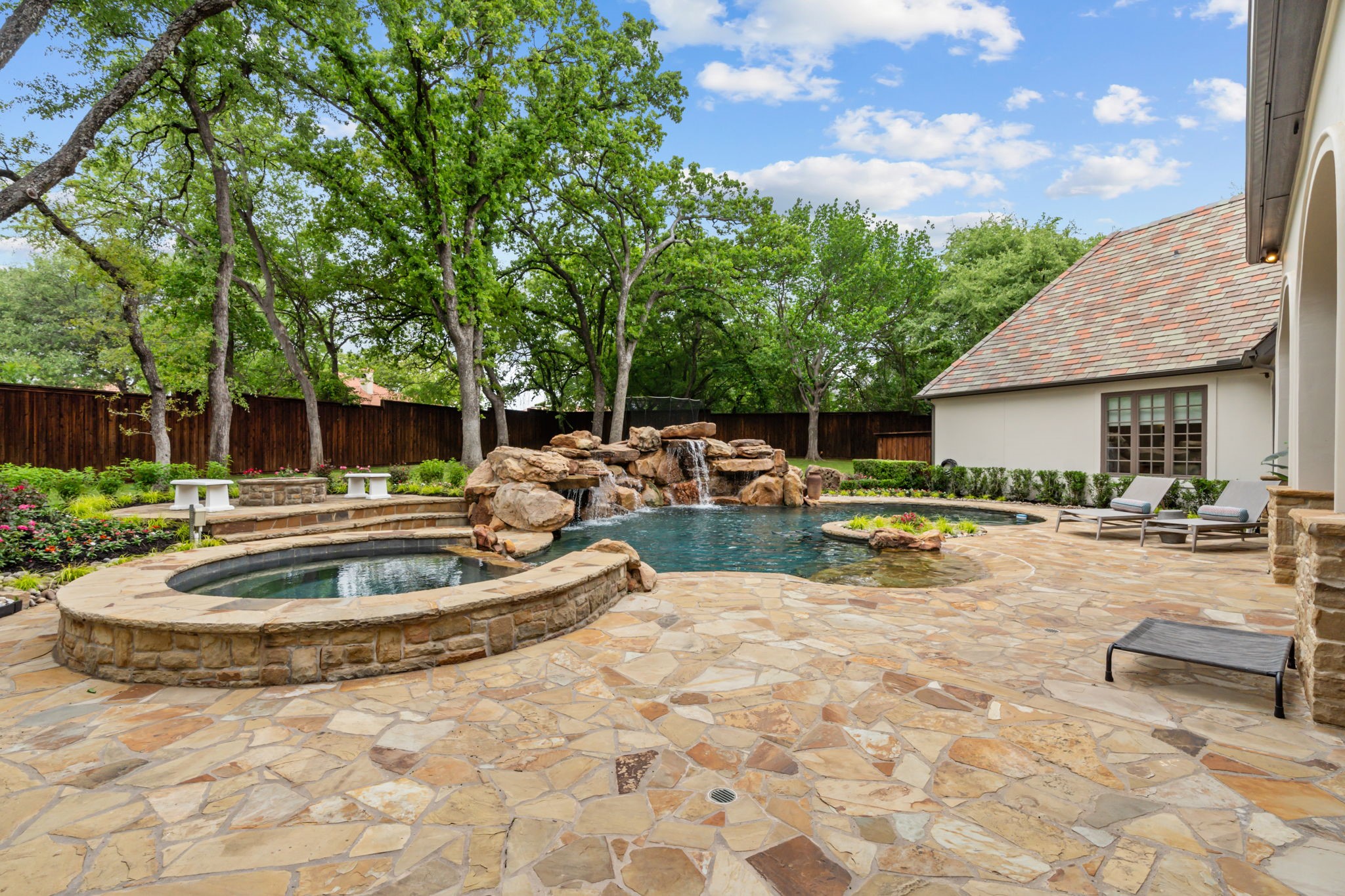 1100 La Paloma Court