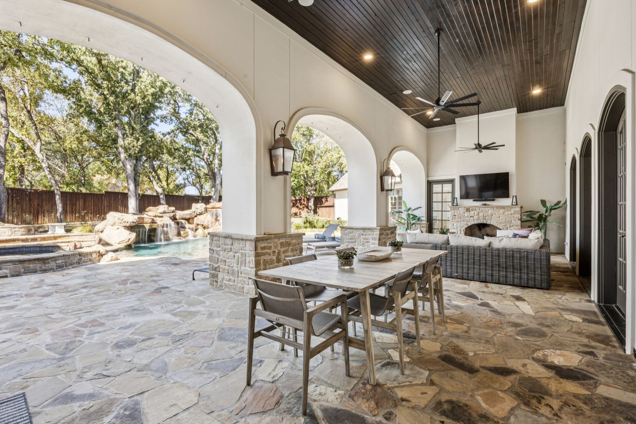 1100 La Paloma Court