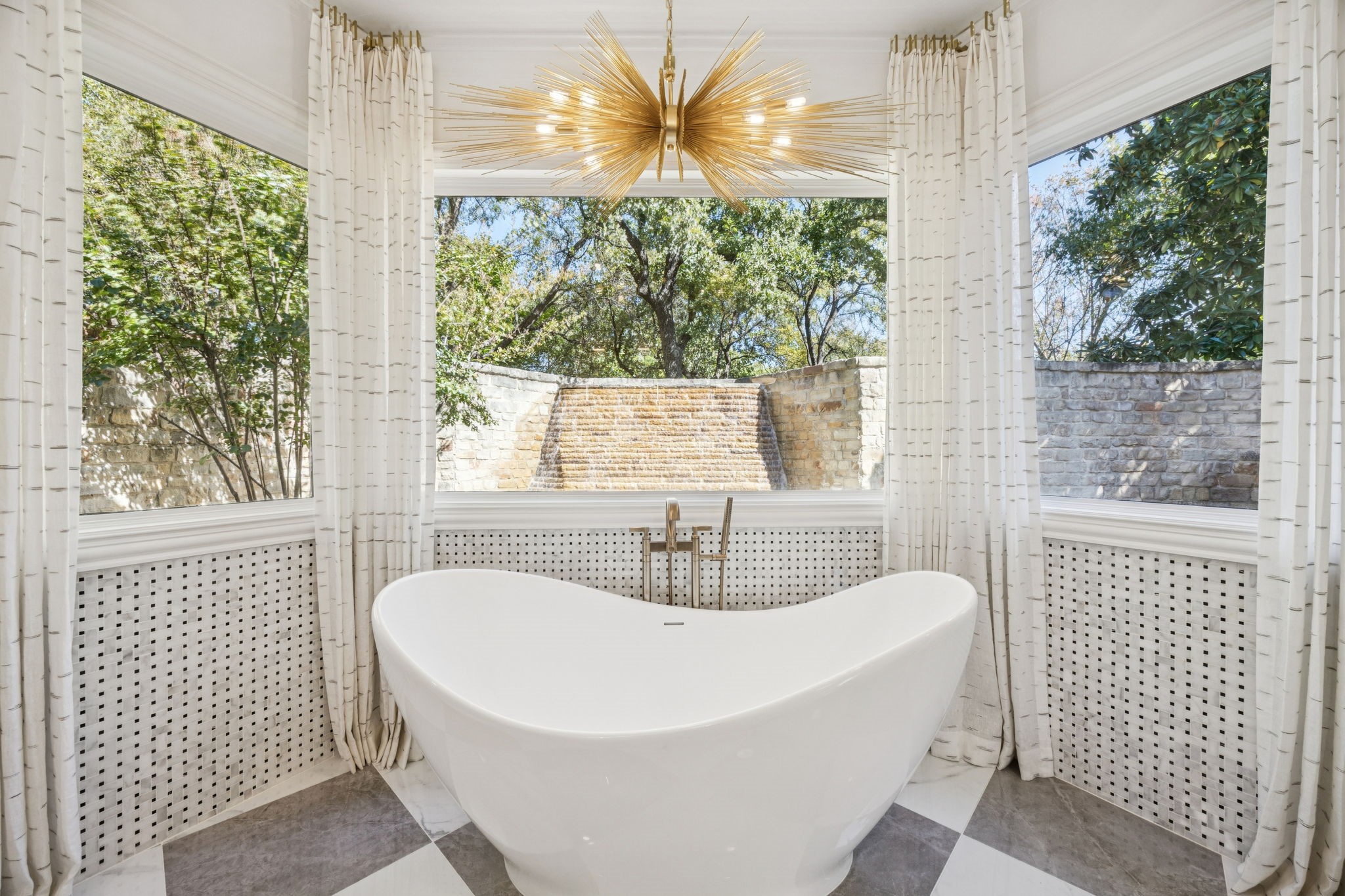 1100 La Paloma Court