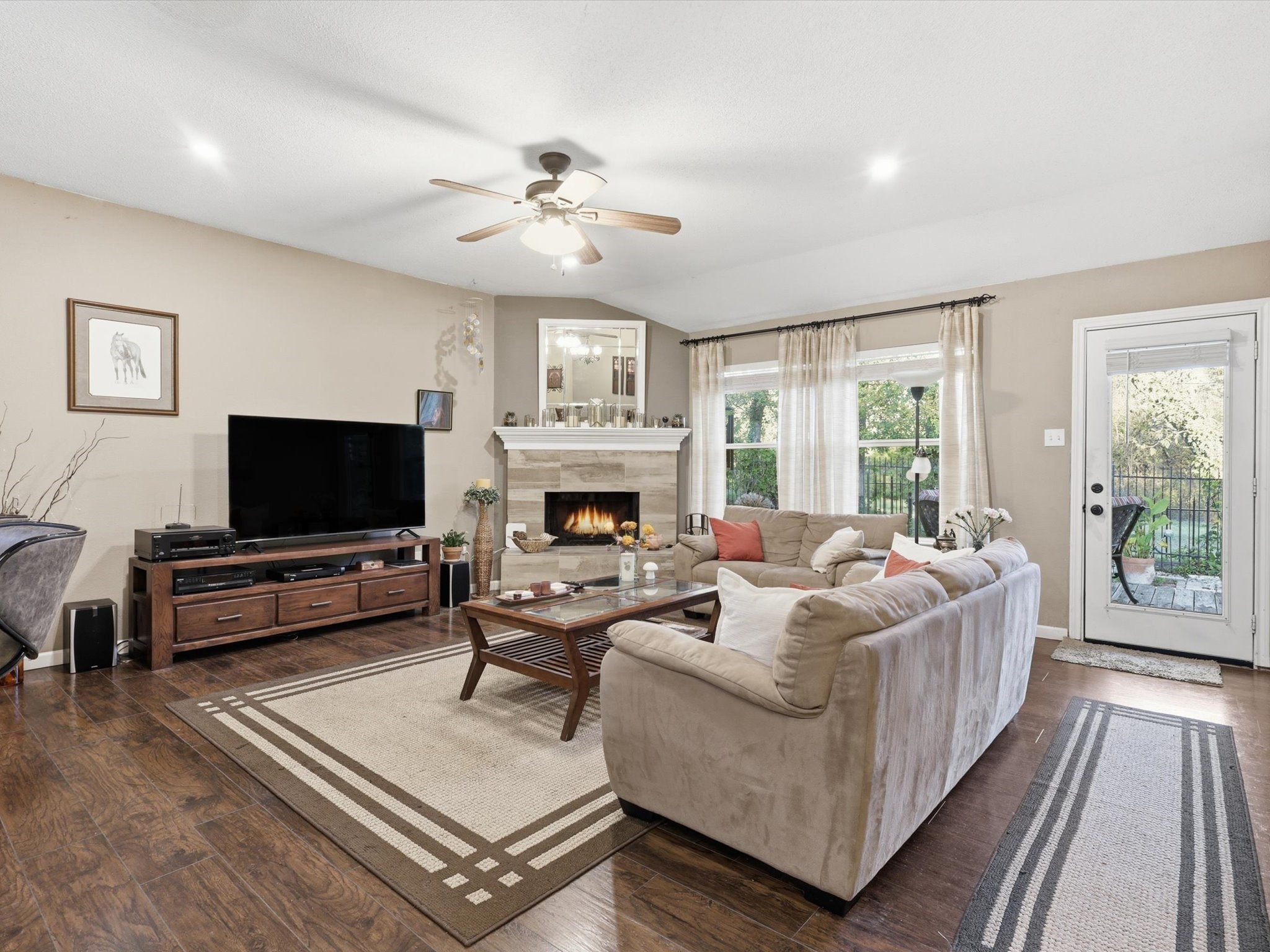 3209 Kingsbury Drive