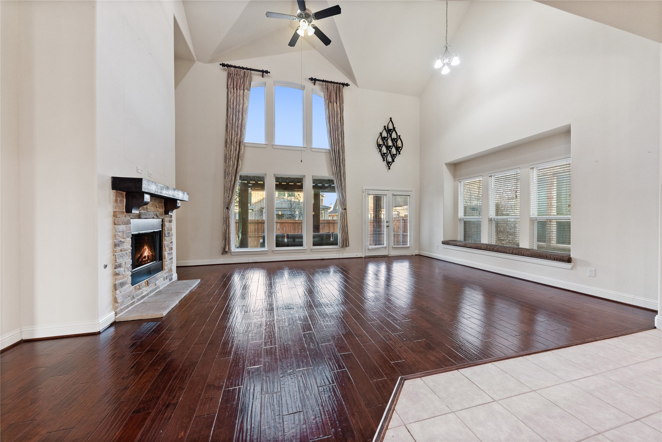 15520 Mayflower Trail