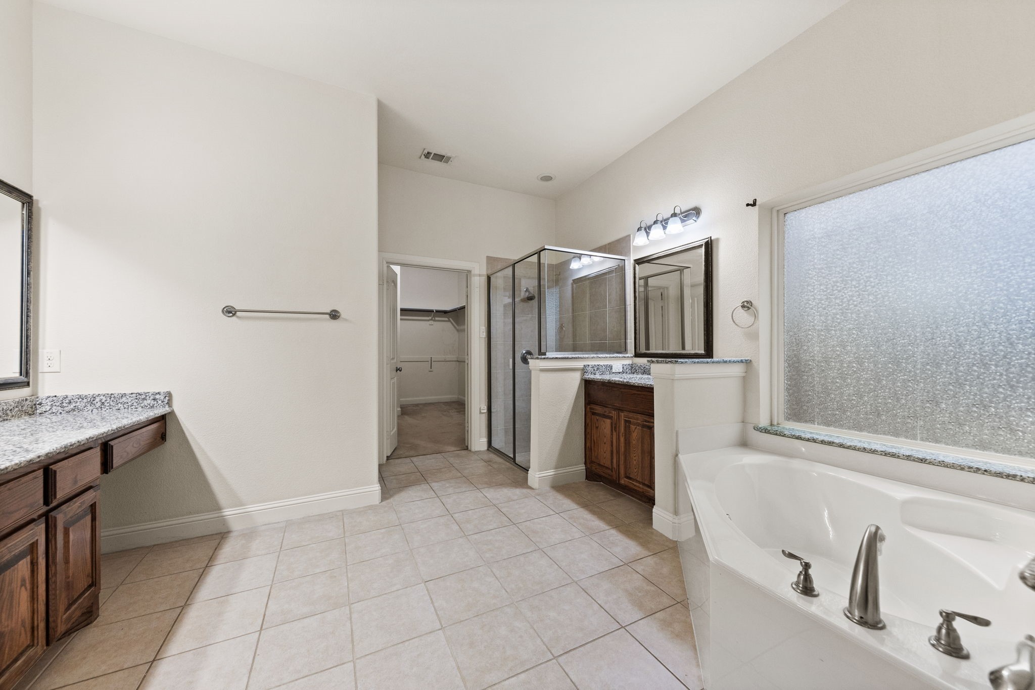 15520 Mayflower Trail