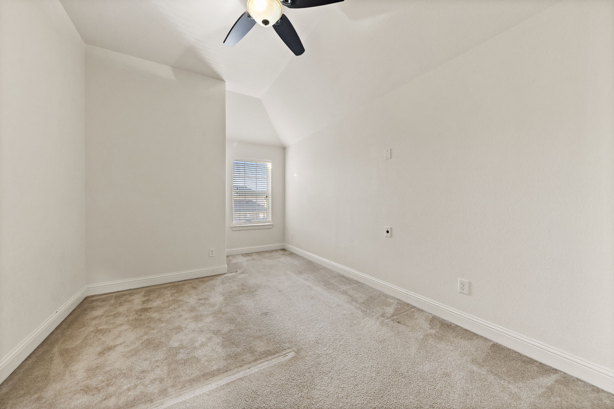 15520 Mayflower Trail