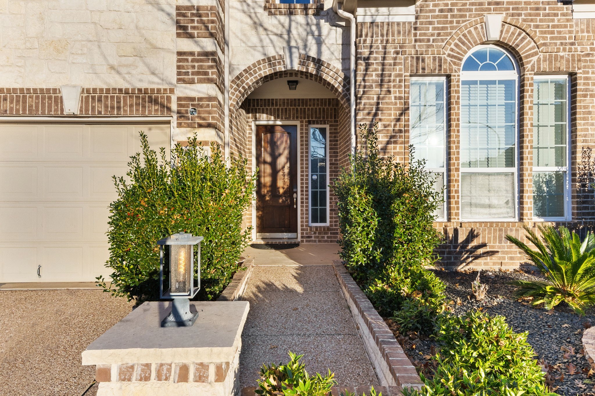 15520 Mayflower Trail