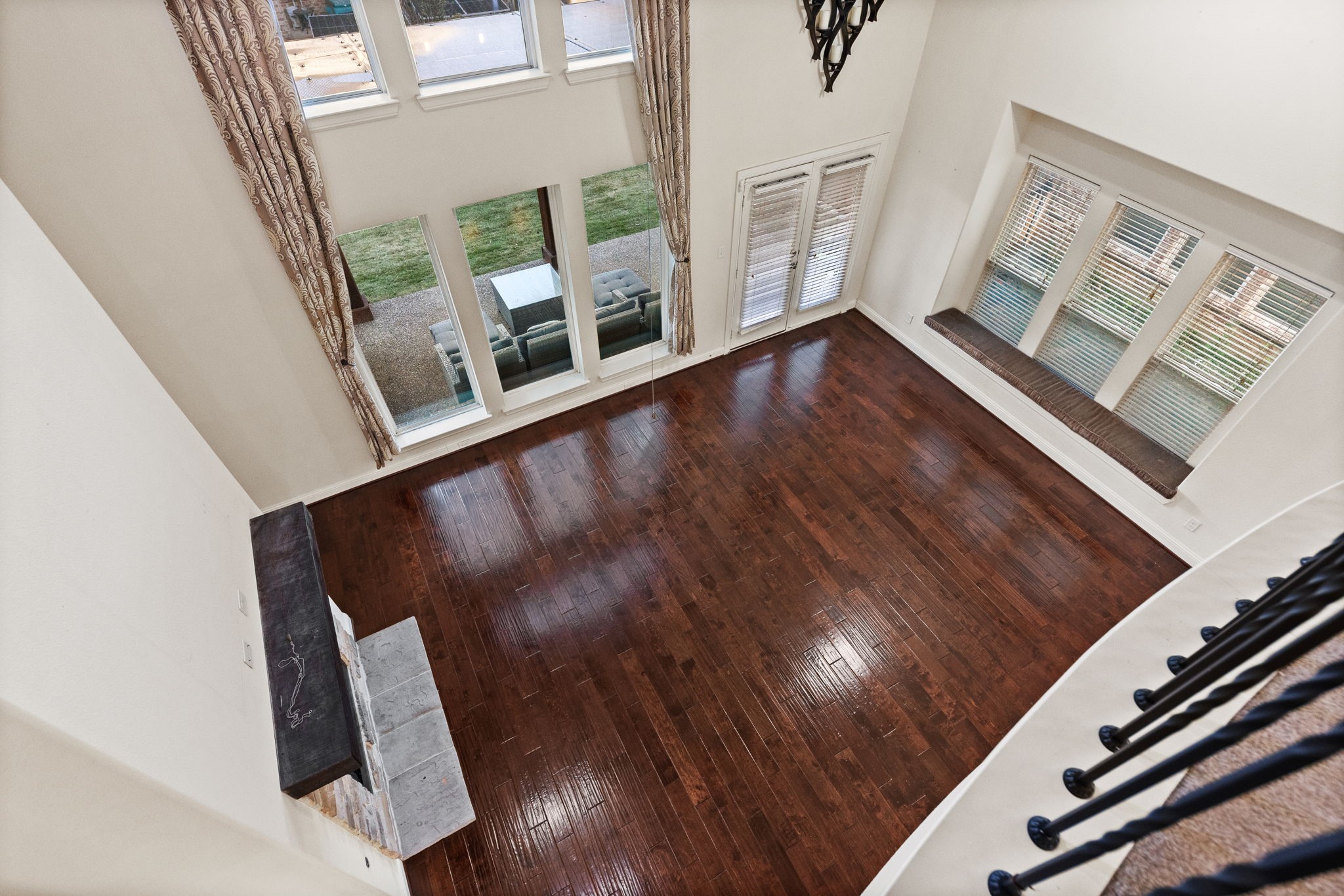 15520 Mayflower Trail