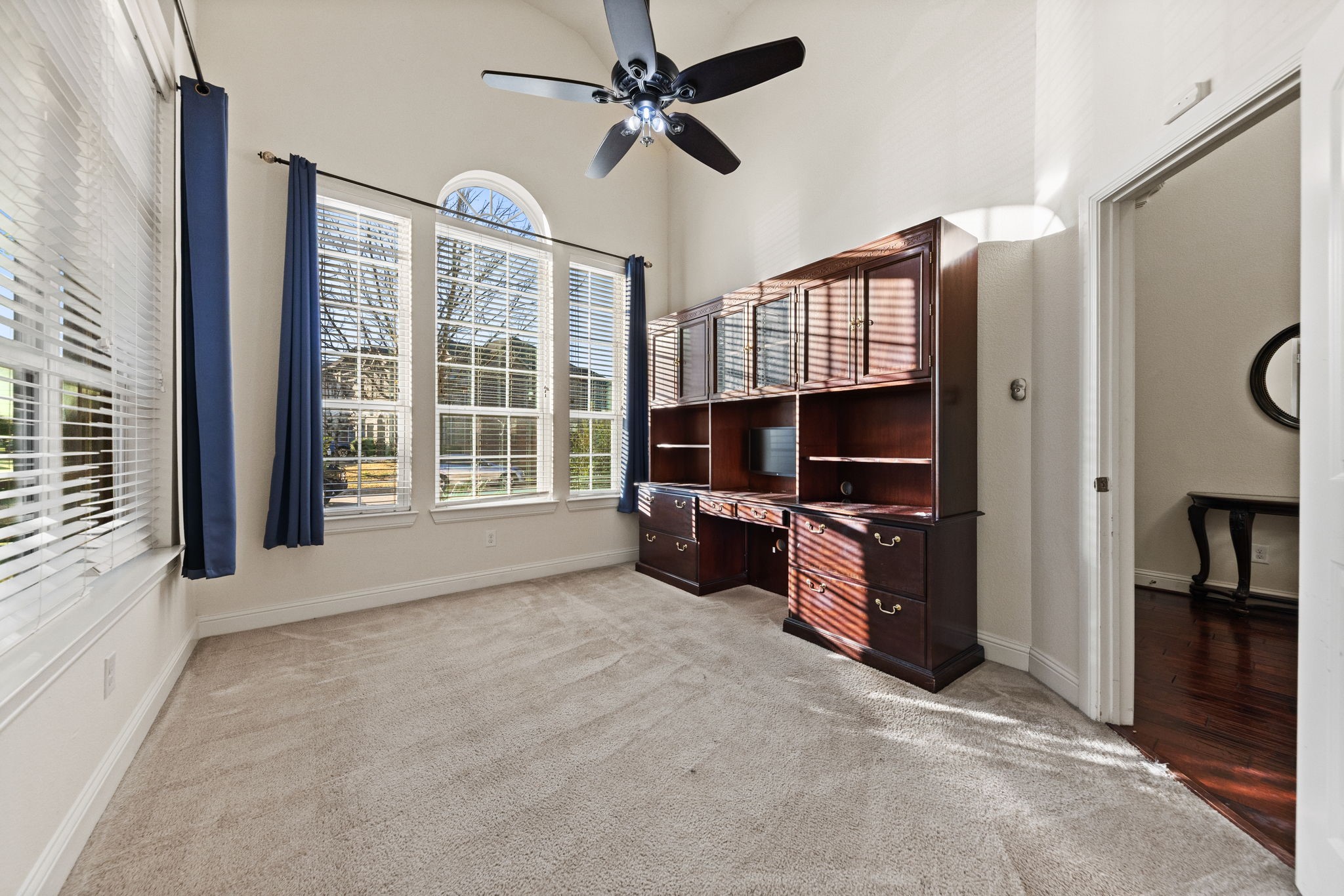 15520 Mayflower Trail