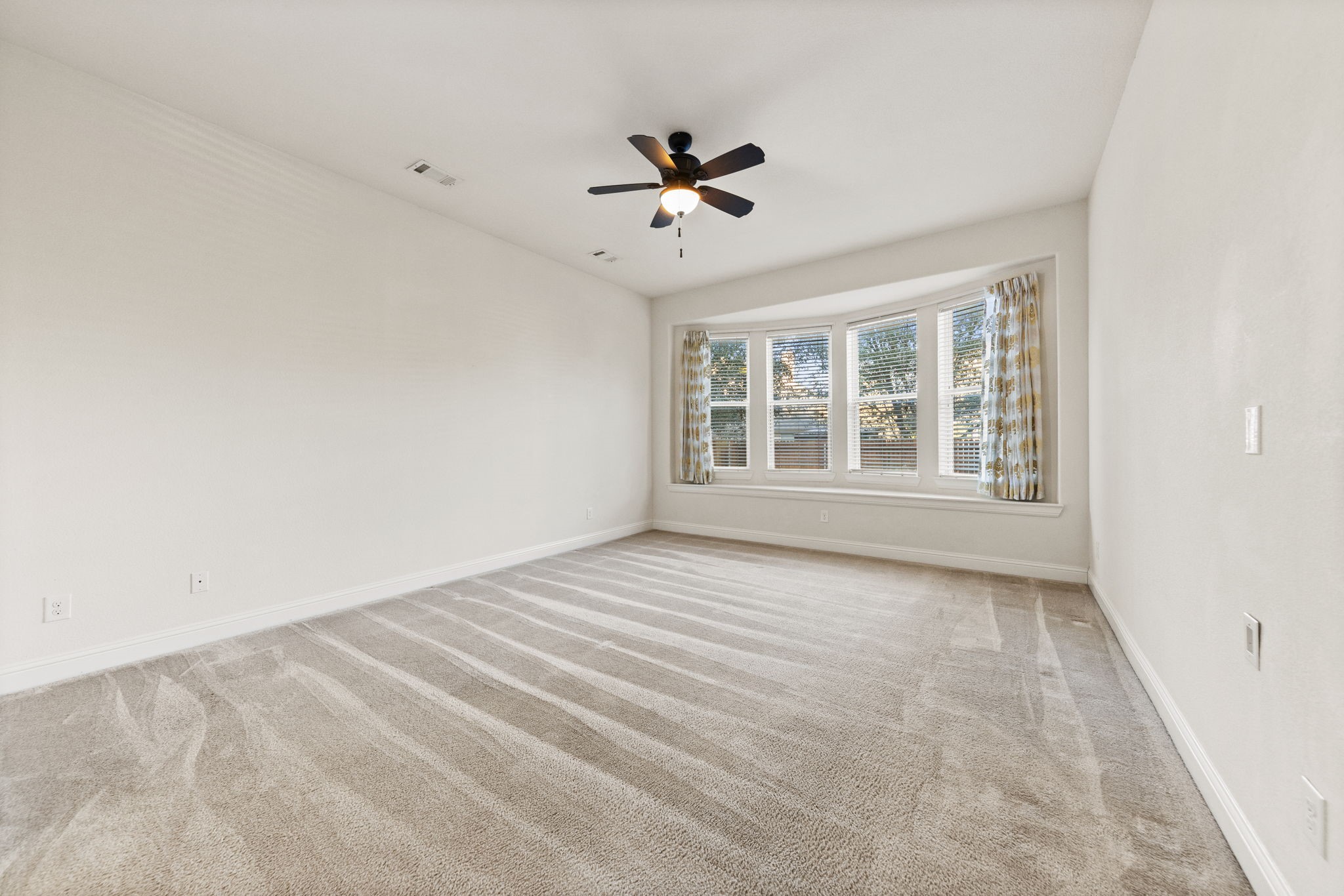 15520 Mayflower Trail