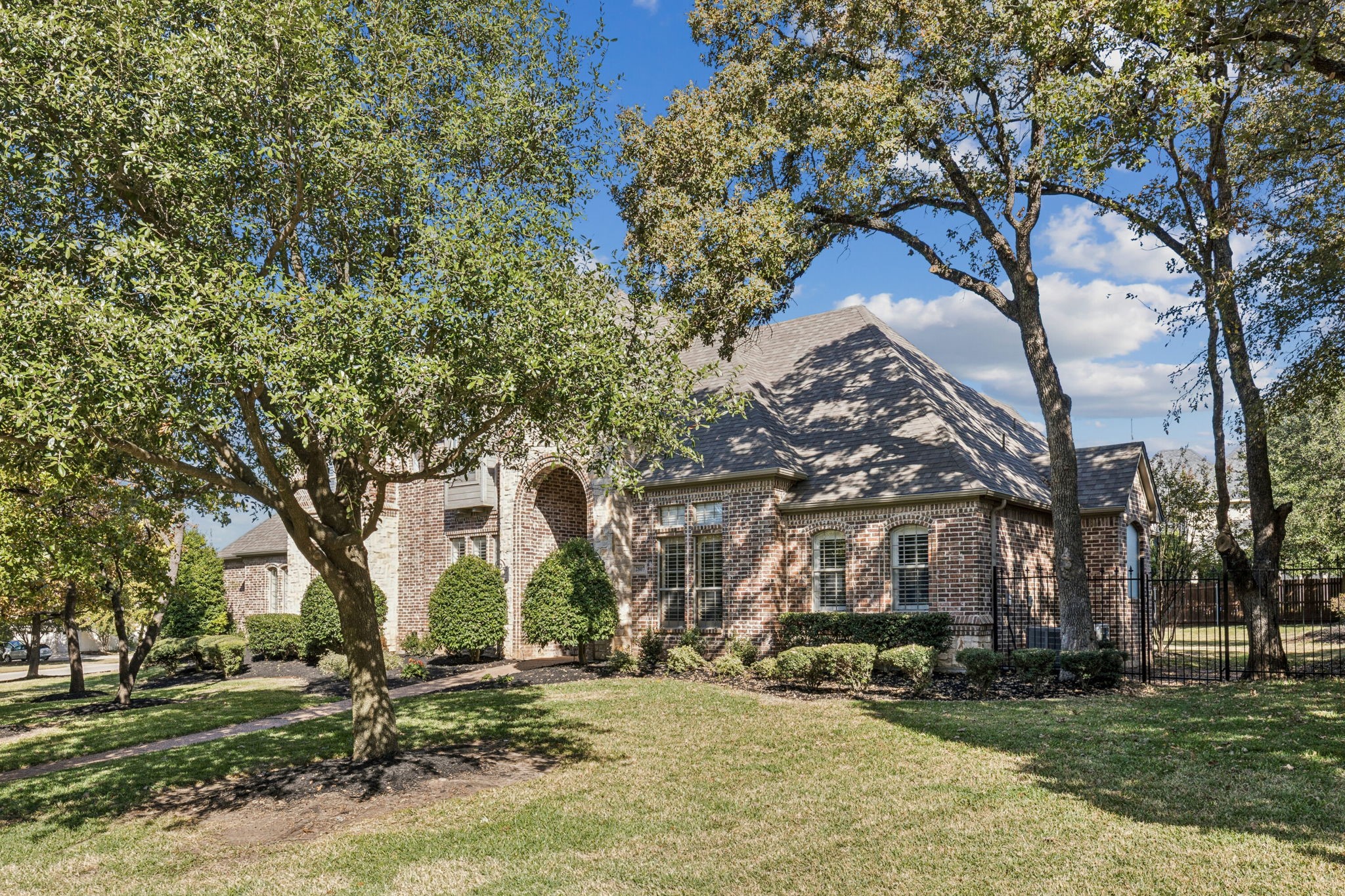 2807 Linden Lane