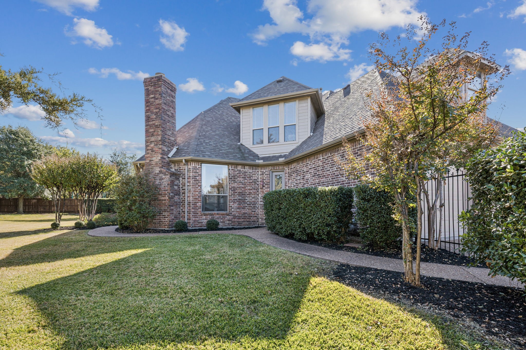 2807 Linden Lane