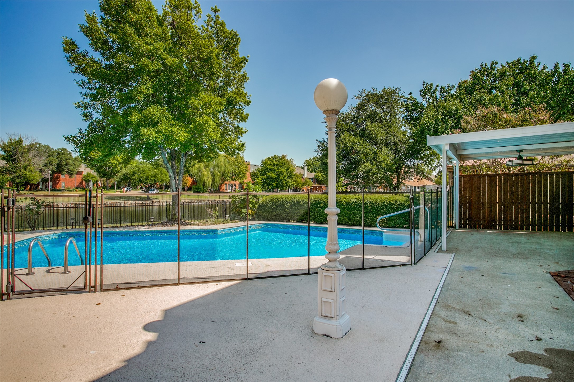 824 Woodlake Drive