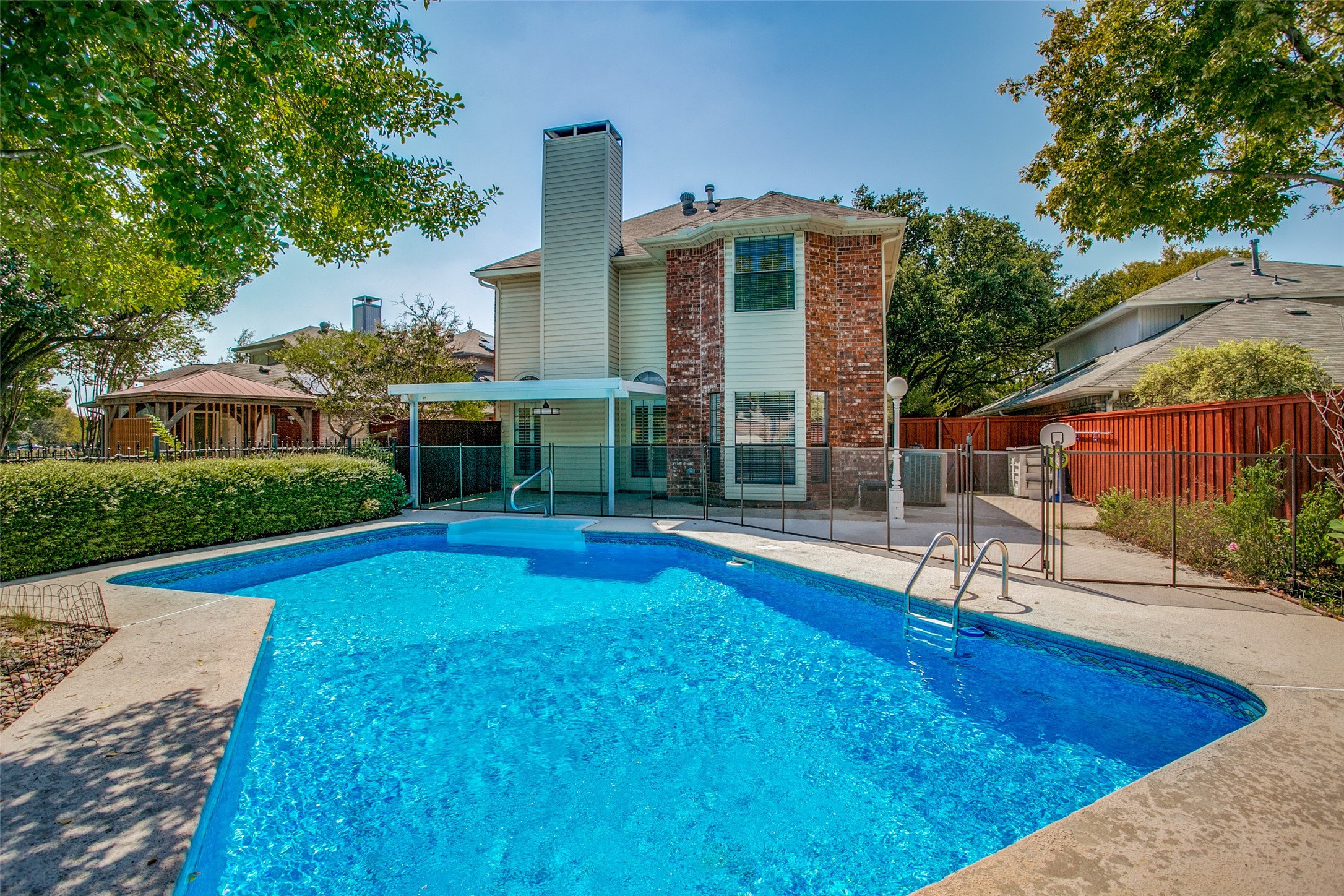 824 Woodlake Drive