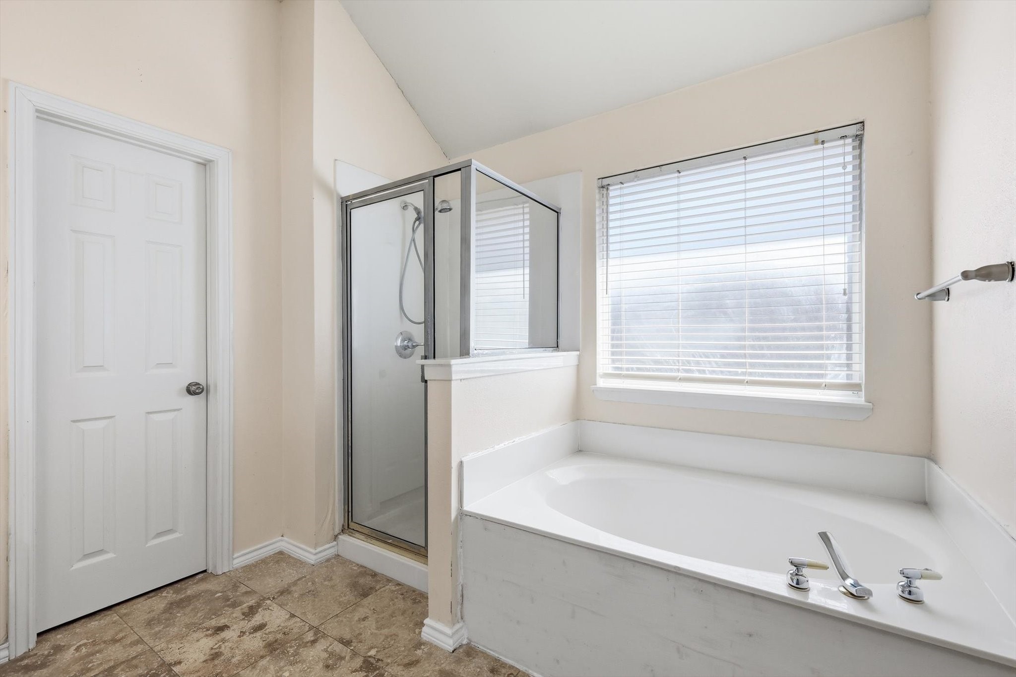 6208 Eagle Creek Drive