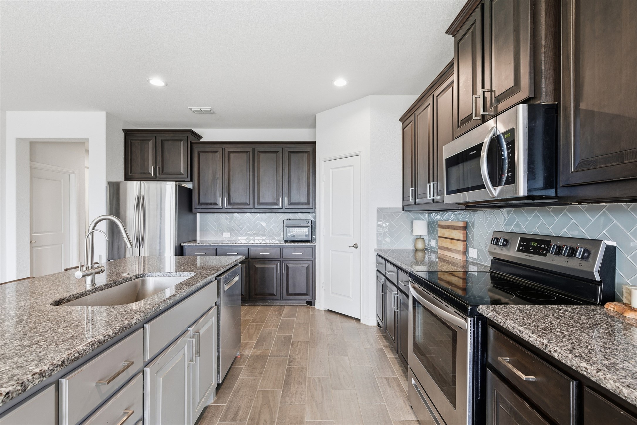 1109 Scotney Lane