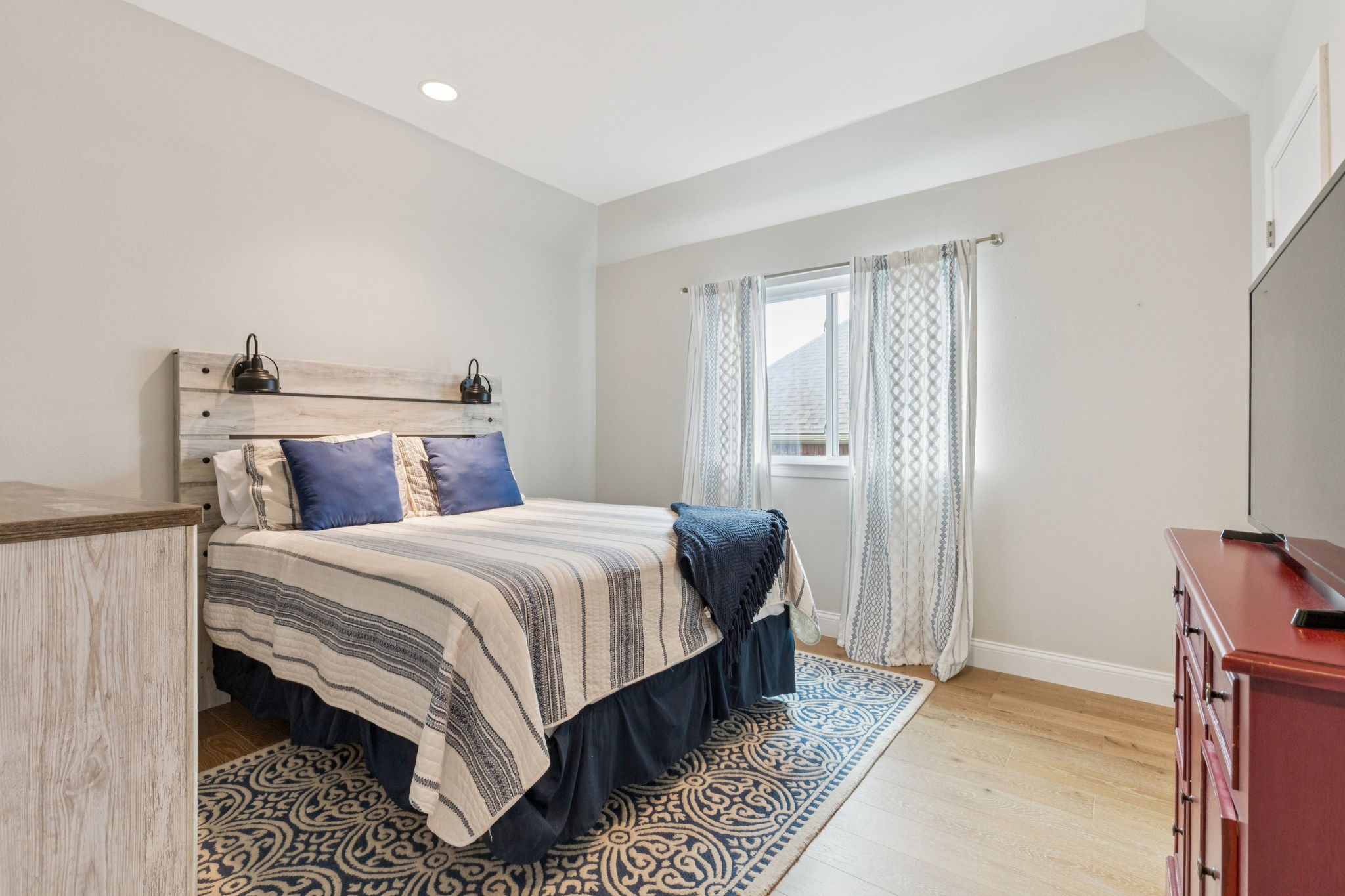 2706 Shady Hill Court