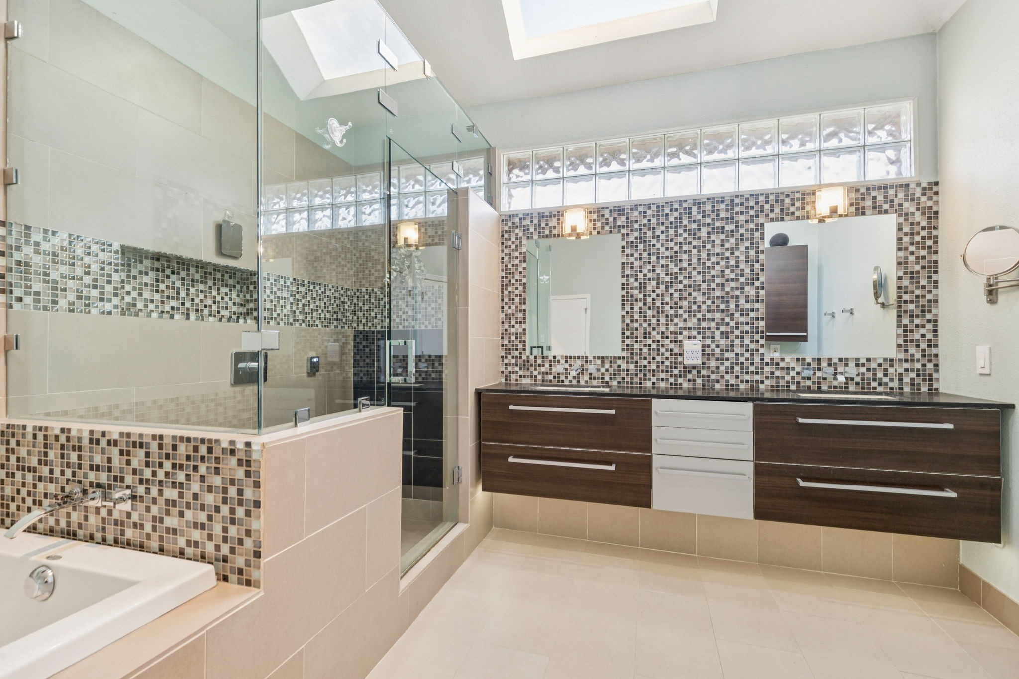 2706 Shady Hill Court