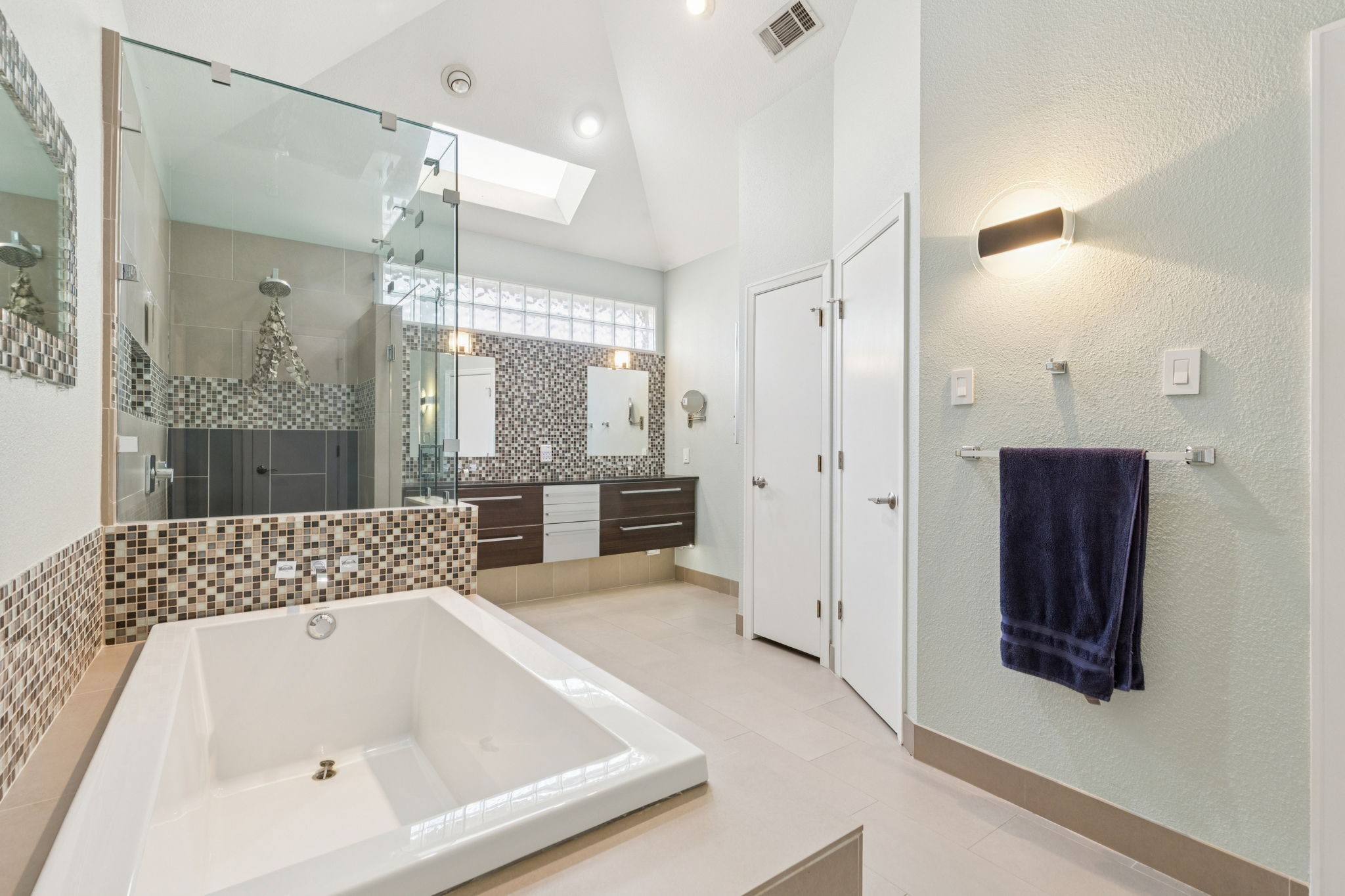 2706 Shady Hill Court