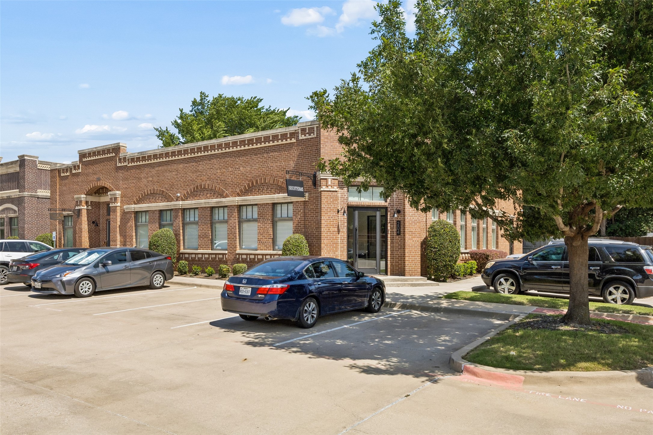 118 Lynn Avenue 202