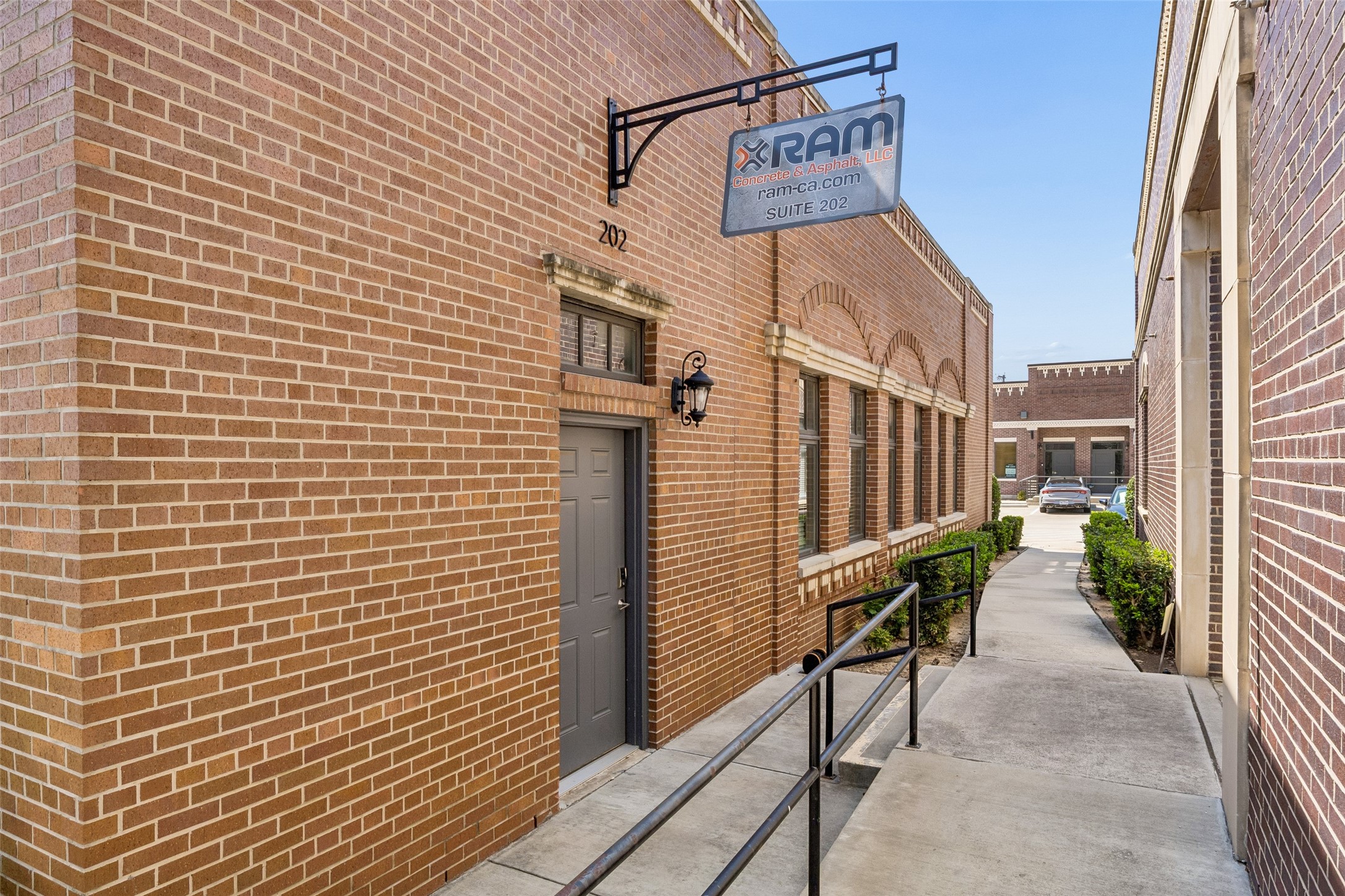118 Lynn Avenue 202