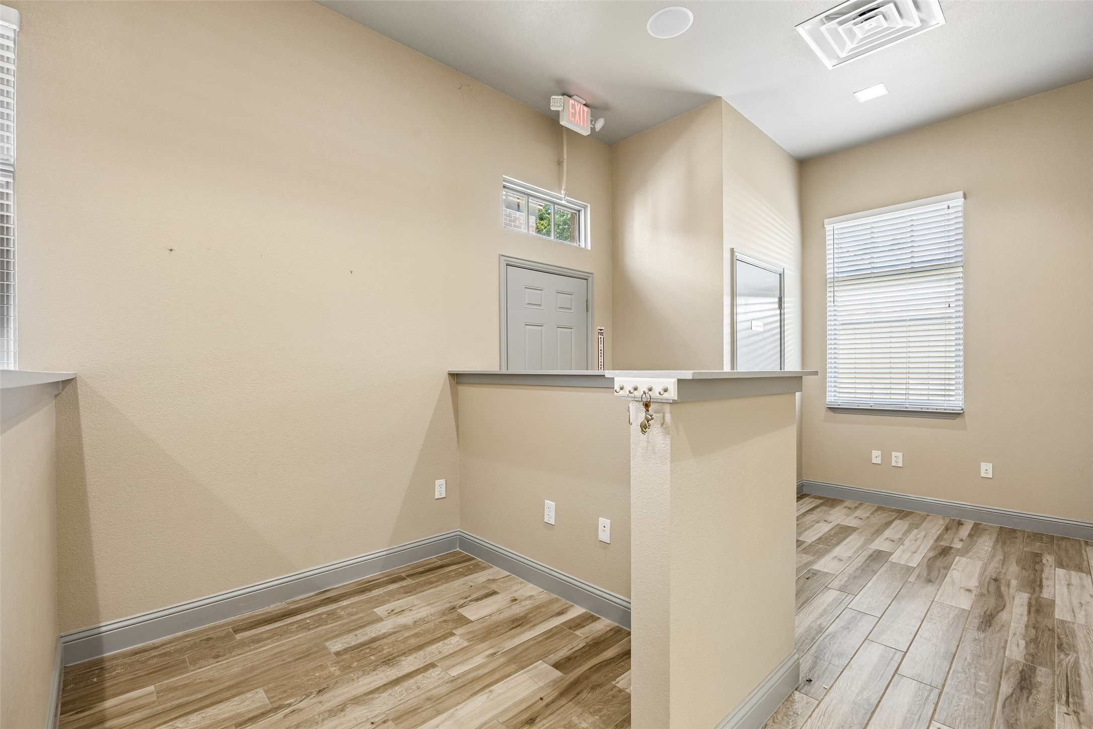 118 Lynn Avenue 202