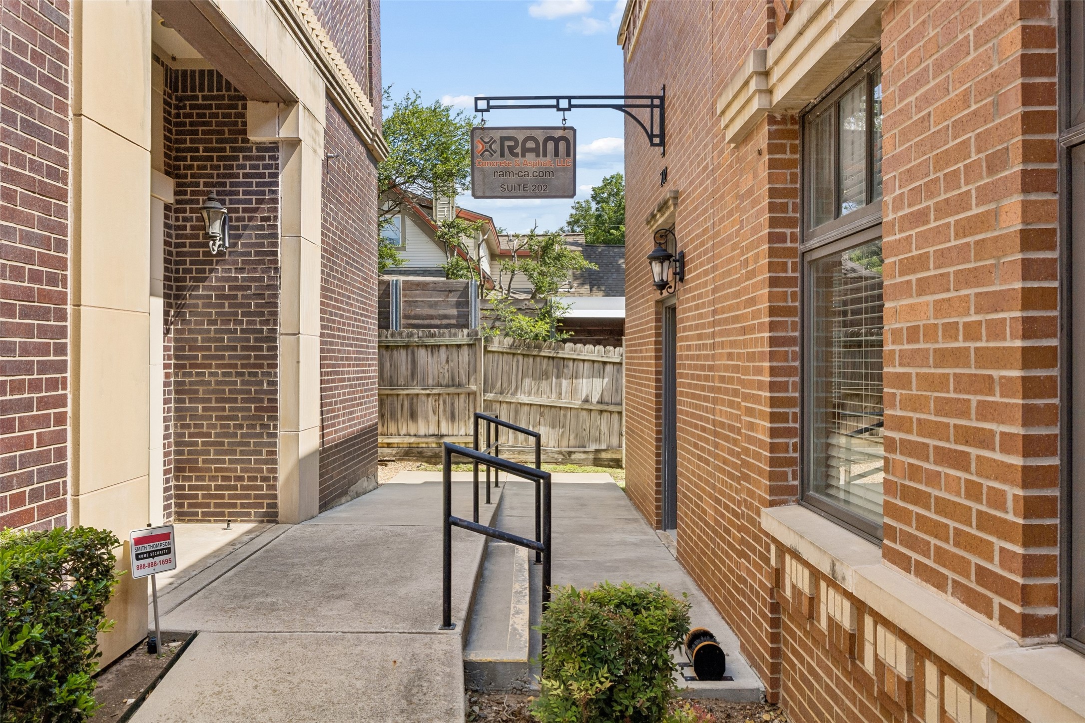 118 Lynn Avenue 202