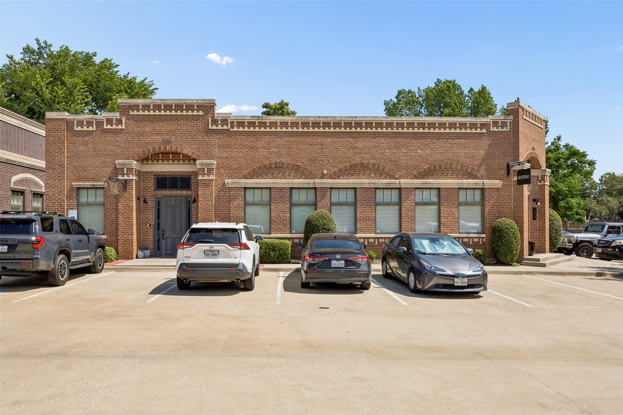 118 Lynn Avenue 202